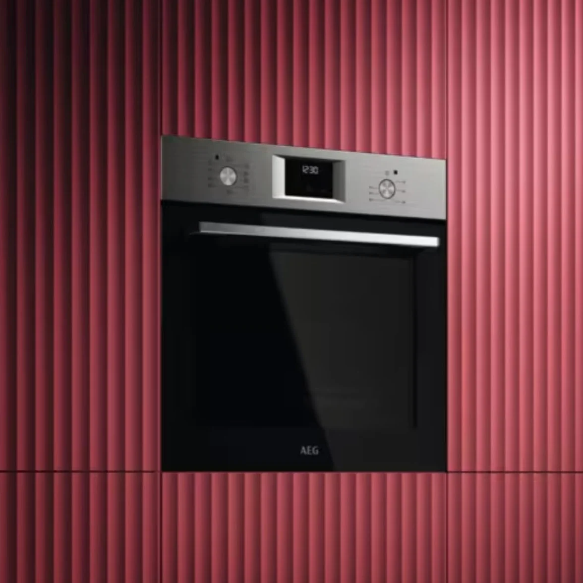 AEG Horno Multifunción OU5AB20SM 72L Limpieza Aqua Clean 9 Programas Grill SurroundCook Pantalla LED Cocción Multinivel Inox Antihuellas