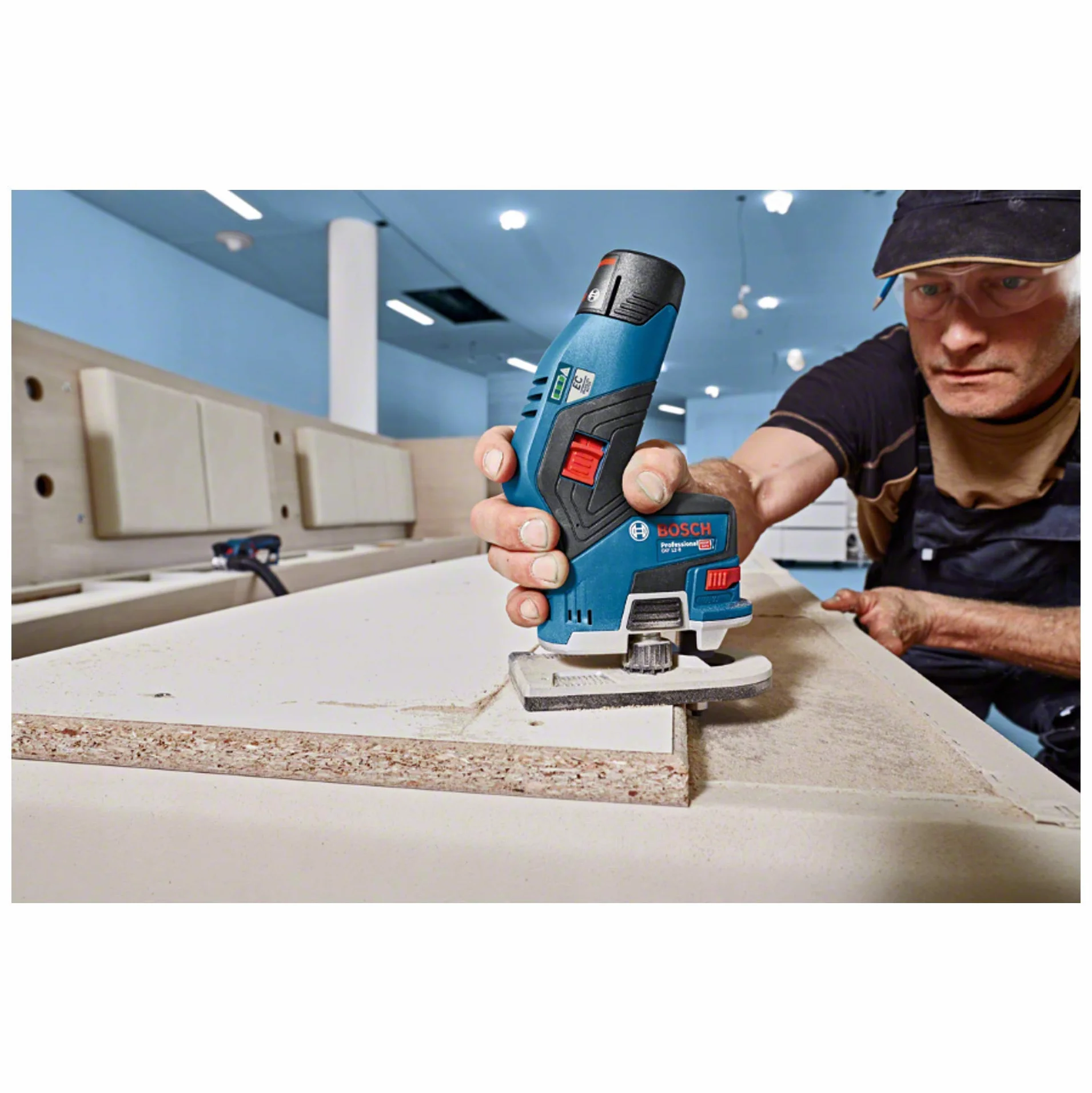 Bosch Professional 12V System fresadora de cantos a batería GKF 12V-8 (mango de la cabeza de fresado: 8 mm, sin batería/cargador)