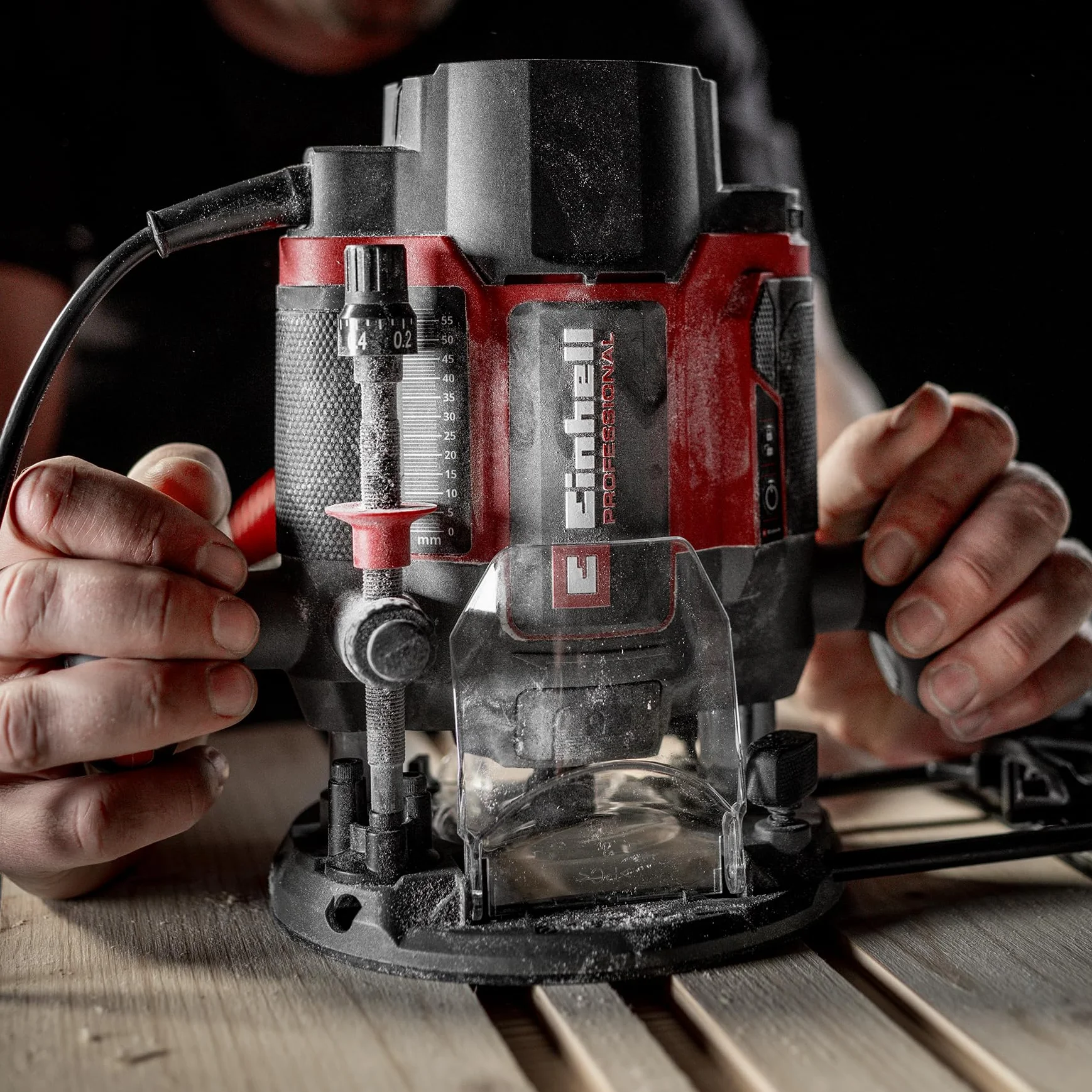 Einhell Professional fresadora superior TP-RO 1400 E (1400 W, altura de elevación 55 mm, pinzas de sujeción Ø 6 y 8 mm, luz LED, incl. tope paralelo, punta de compás, manguito de copia y herramienta)