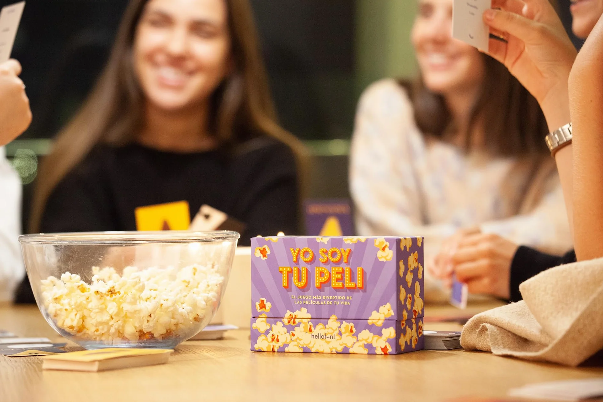 Hellofun! Juegos de Mesa Adultos YO Soy TU PELI | Juego de Cartas Películas | Actúa, tararea y adivina películas | 4 jugadores | 30 min