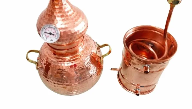 Alambique Artesanal de Cobre, Destilador Clásico completo con Termómetro, Sistema de Destilación Tradicional con Caldera y Serpentín (10 Litros)