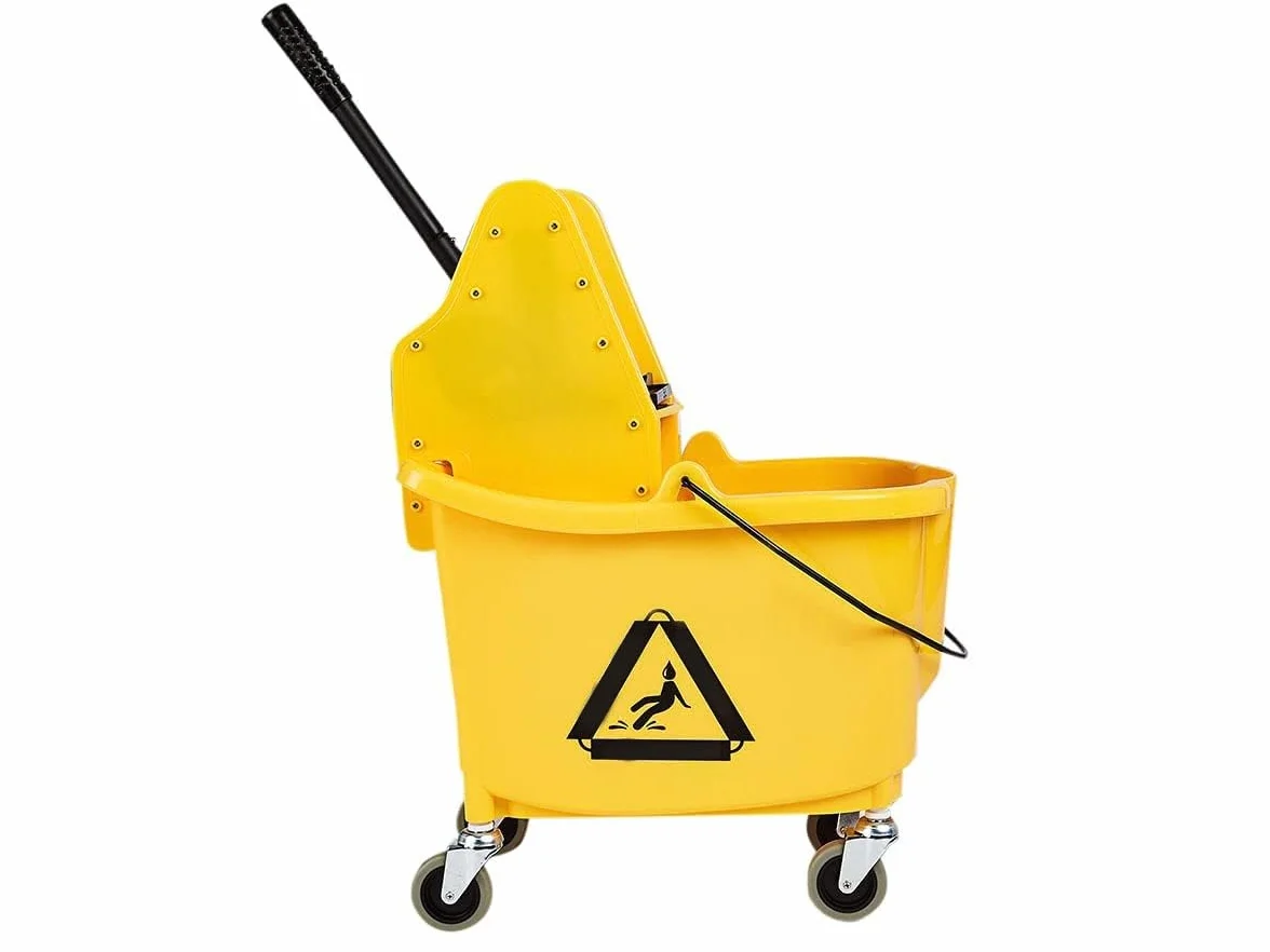 Amazon Basics Cubo rectangular para fregona Kentucky con ruedas duraderas y combinado con prensa de escurrido a presión, 33 litros/ 35 qt, amarillo