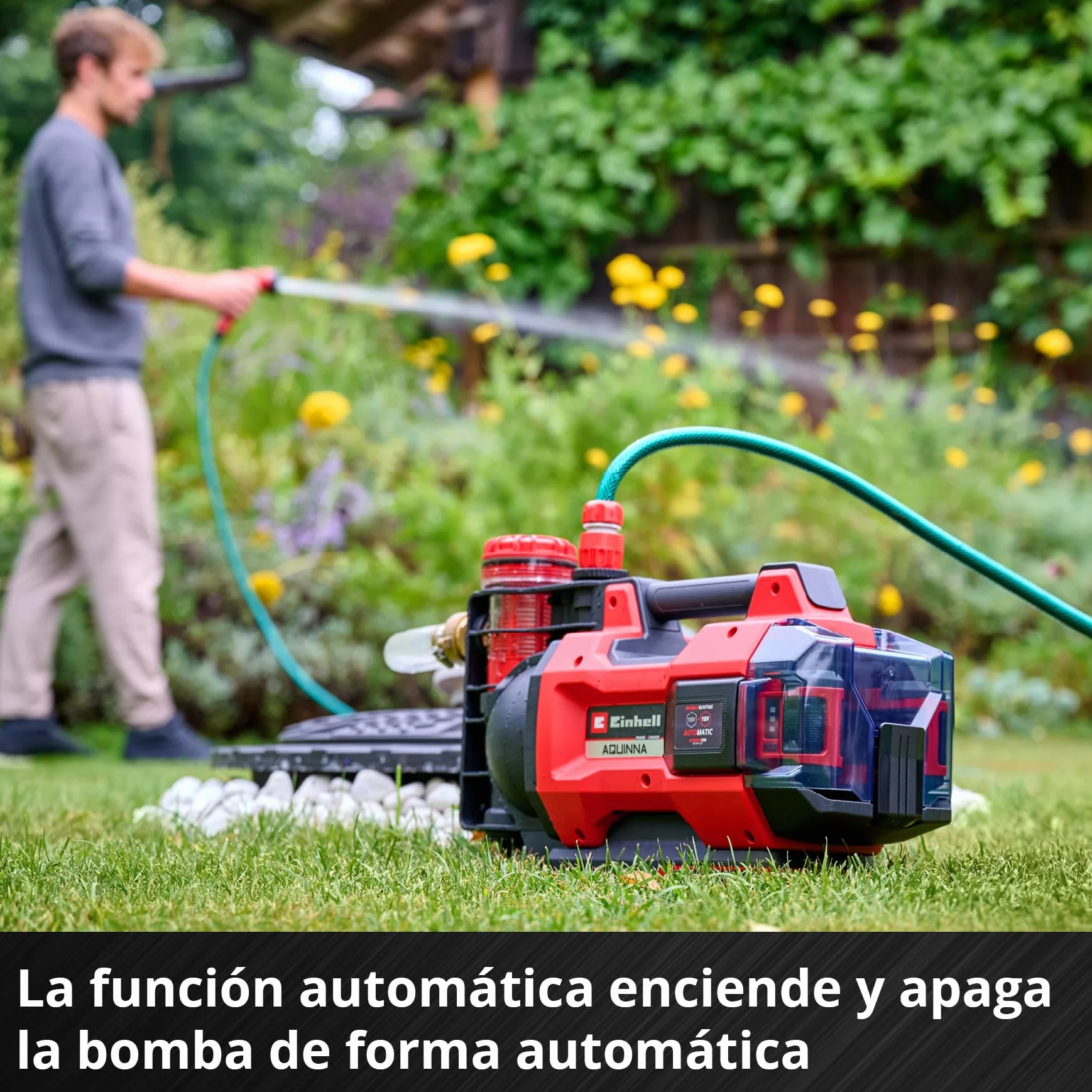 La bomba de jardín automática con batería AQUINNA 18/30 F LED AUTOMATIC de Einhell Power X-Change (18 V, máx. 3000 l/h, altura de impulsión máx. 28 m, función automática, 2 ranuras, sin batería)