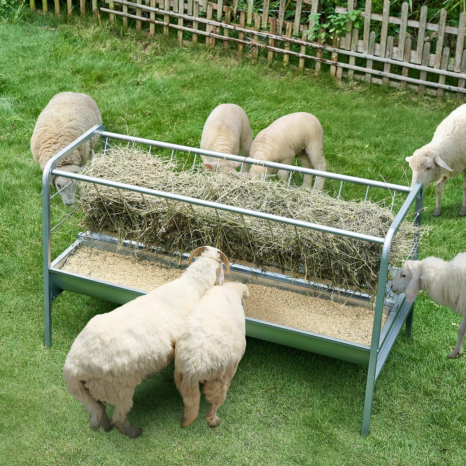 VEVOR Comedero de heno 2 en 1 para ganado, capacidad de 80 galones, alimentador de heno para cabras de 59 pulgadas de largo con bandeja de alimentación más profunda, acero resistente para cobertizos