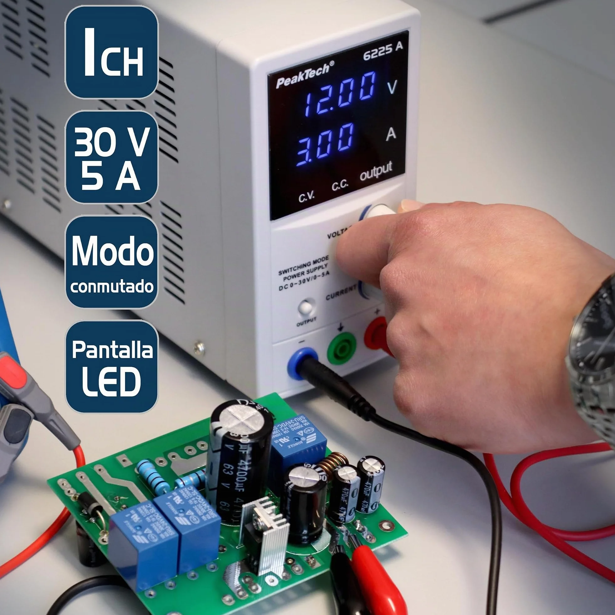 PeakTech 6225 A – Fuente de alimentación 0-30V / 0-5A, ajustable, DC con pantalla LED de 4 dígitos, conmutación estabilizada, amperímetro, sobrecarga y prueba de cortocircuito, diseño estrecho