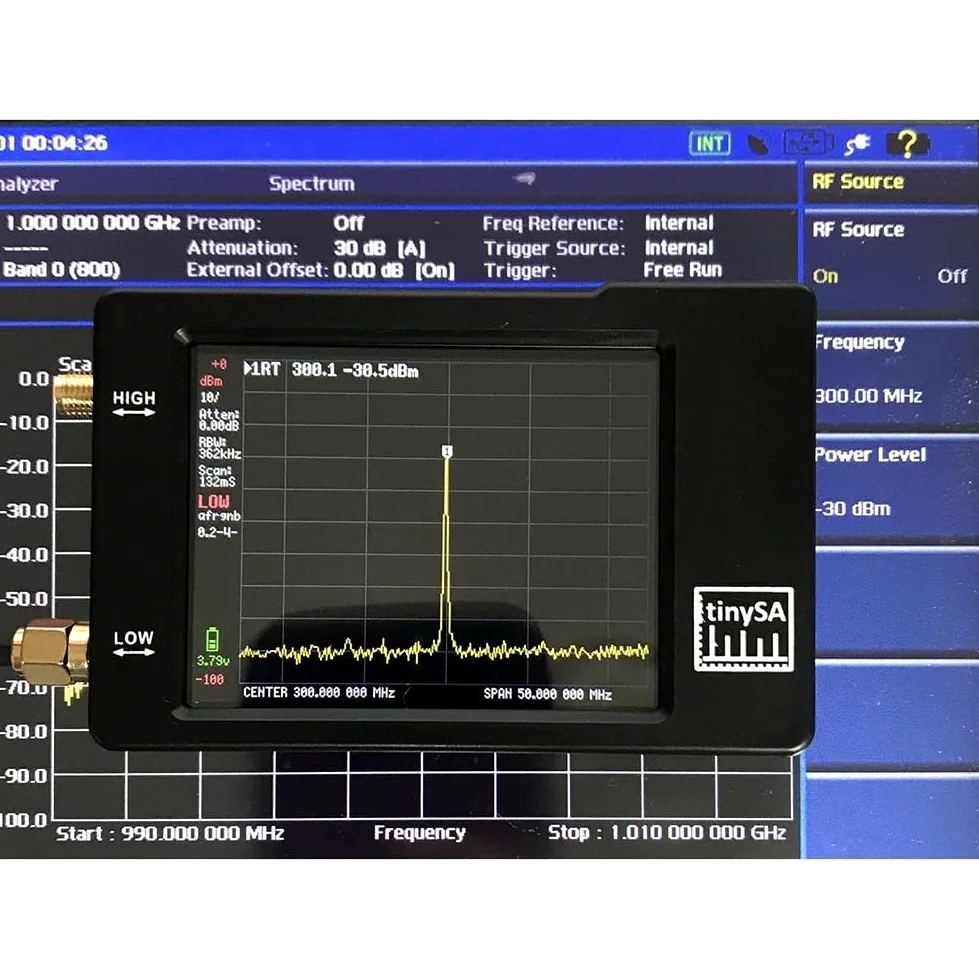Analizador portátil del espectro del RF con el diseño compacto y la pantalla táctil Analizador del espectro del PDA de la pantalla táctil de 2.8 pulgadas pequeño analizador del espectro generador del