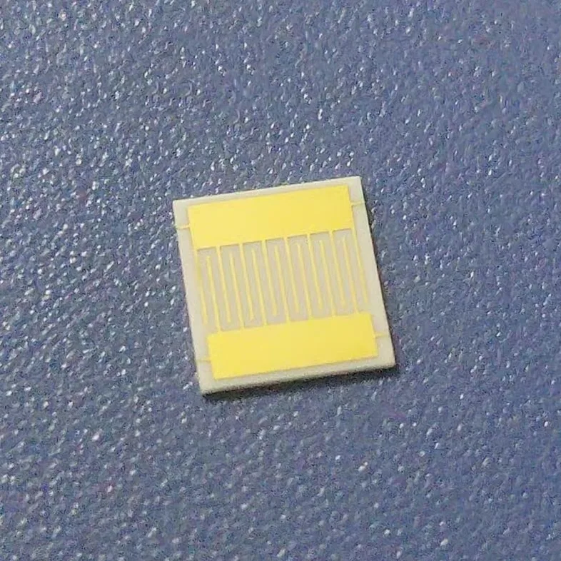 10 electrodos interdigitados de oro - Matrices IDE de cerámica de alúmina de 200 μm for sensores - 5 x 5,4 mm, alta precisión
