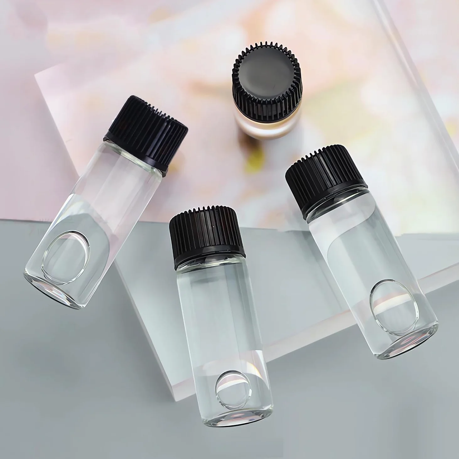 200 Piezas Azul 2ml Botellas Vacías de Aceite Esencial de Vidrio Frascos de Vidrio de Muestra con Tapón negro con Reductor de orificio para Cosmético, Aromaterapia