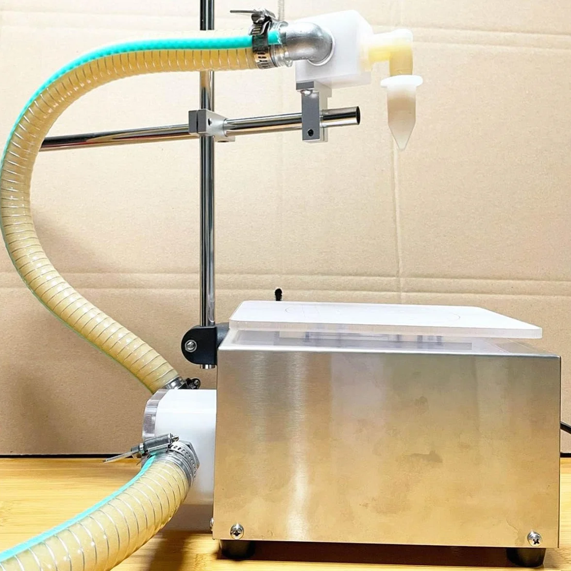 Máquina de llenado de líquidos para botellas Máquina de llenado de miel de pasta comercial Bomba de engranajes Tipo de pesaje Llenador automático de líquido viscoso 3 kg 5 kg Para crema cosmética de p
