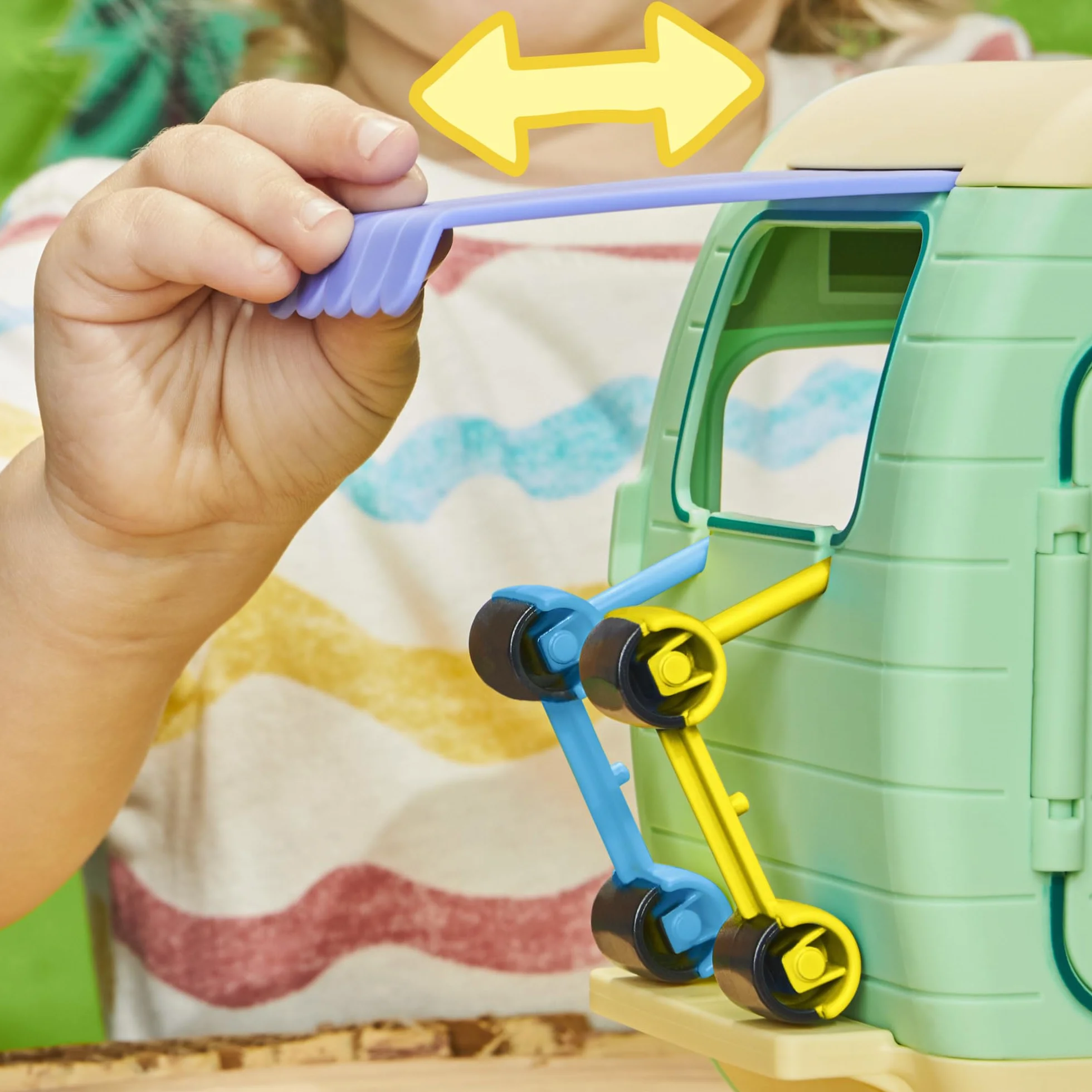 Peppa Pig Set de Juego Aventura en Carretera Caravana de Juguete con 3 Figuras Peppa George y Birgit para Niños 3 Años o Más
