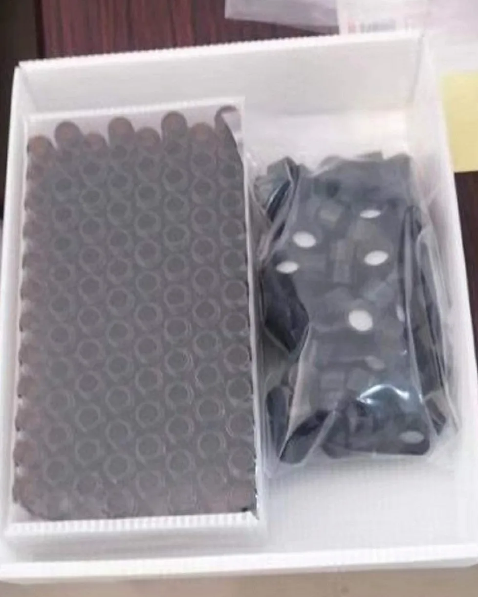 Paquete de 100 viales de vidrio con tapas de rosca fenólicas negras (4 ml, marrón)