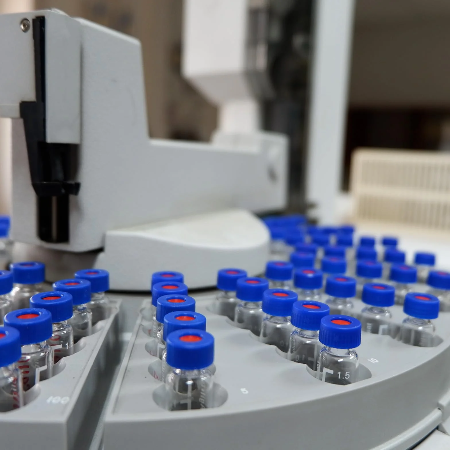 PATIKIL Frascos de Muestra de Espacio de Cabeza de 10 ml, 100 Piezas de Frascos de Vidrio de Borosilicato con Cierre de 20 mm Botellas de Fondo Plano para Laboratorio Científico