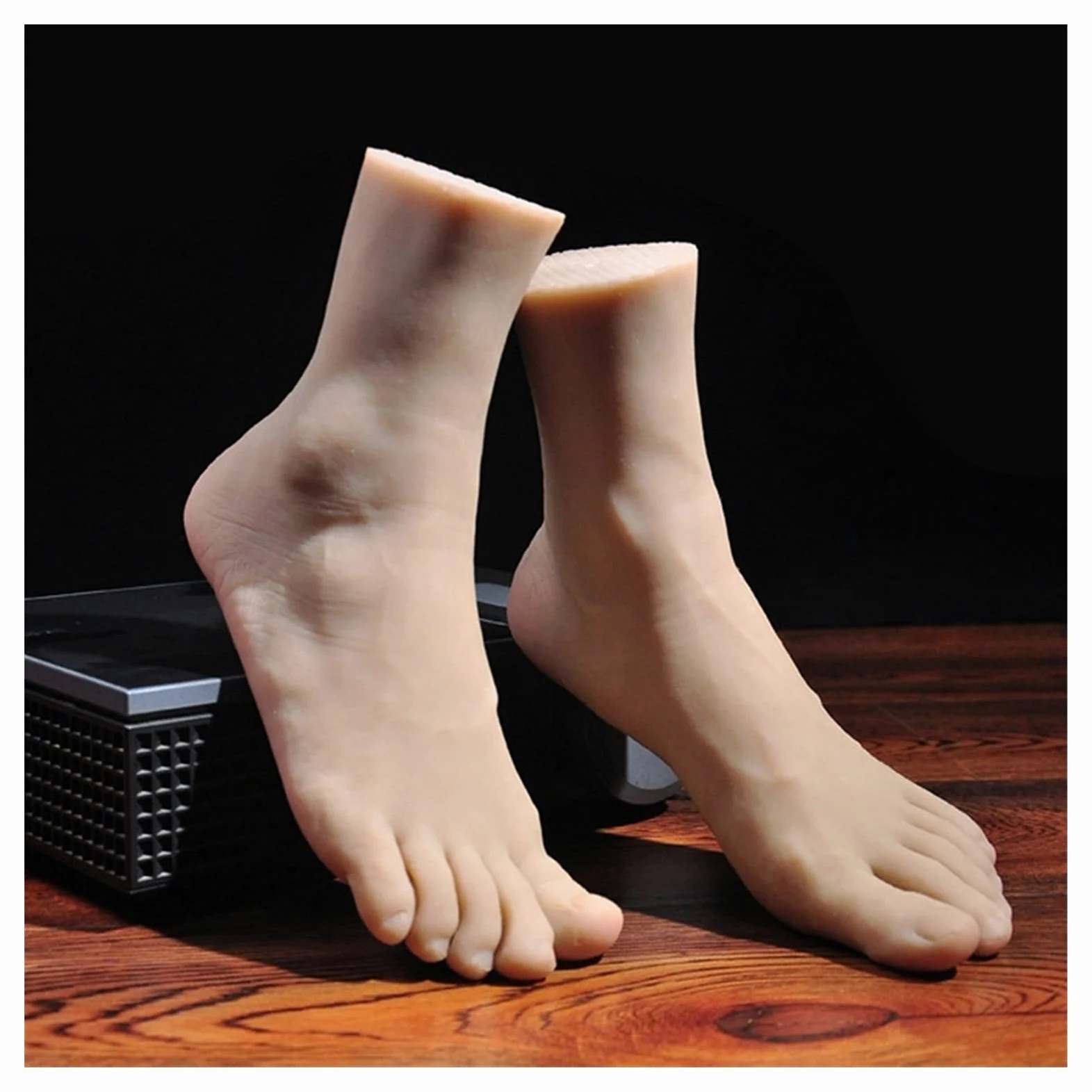 Modelo de pie de silicona realista 1 par de hombres de silicona pies maniquíes uno derecho izquierdo modelo de modelo for zapatos de visualización 44 tamaño(1 pcs right)
