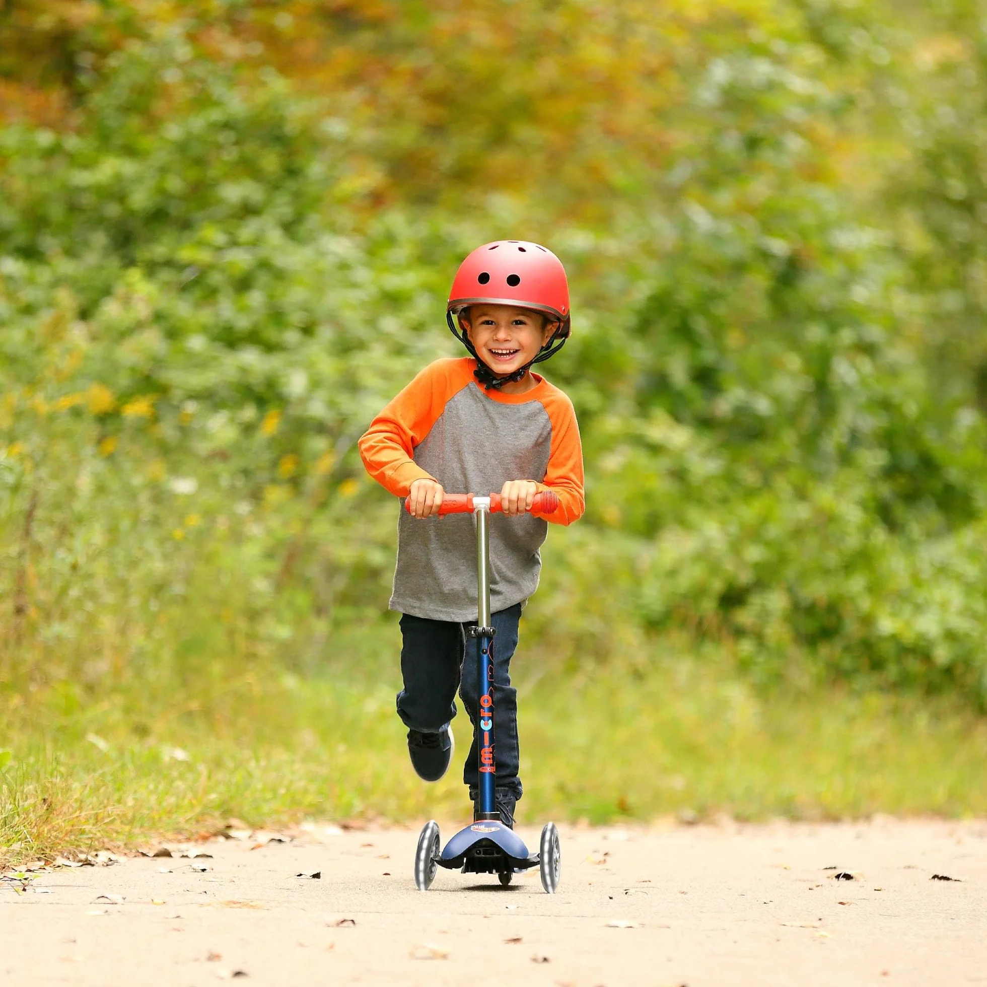 Micro Mini Deluxe LED Patinete Infantil 3 Ruedas con Luces LED sin Pilas Manillar Ajustable Giro por Inclinación +2 Años