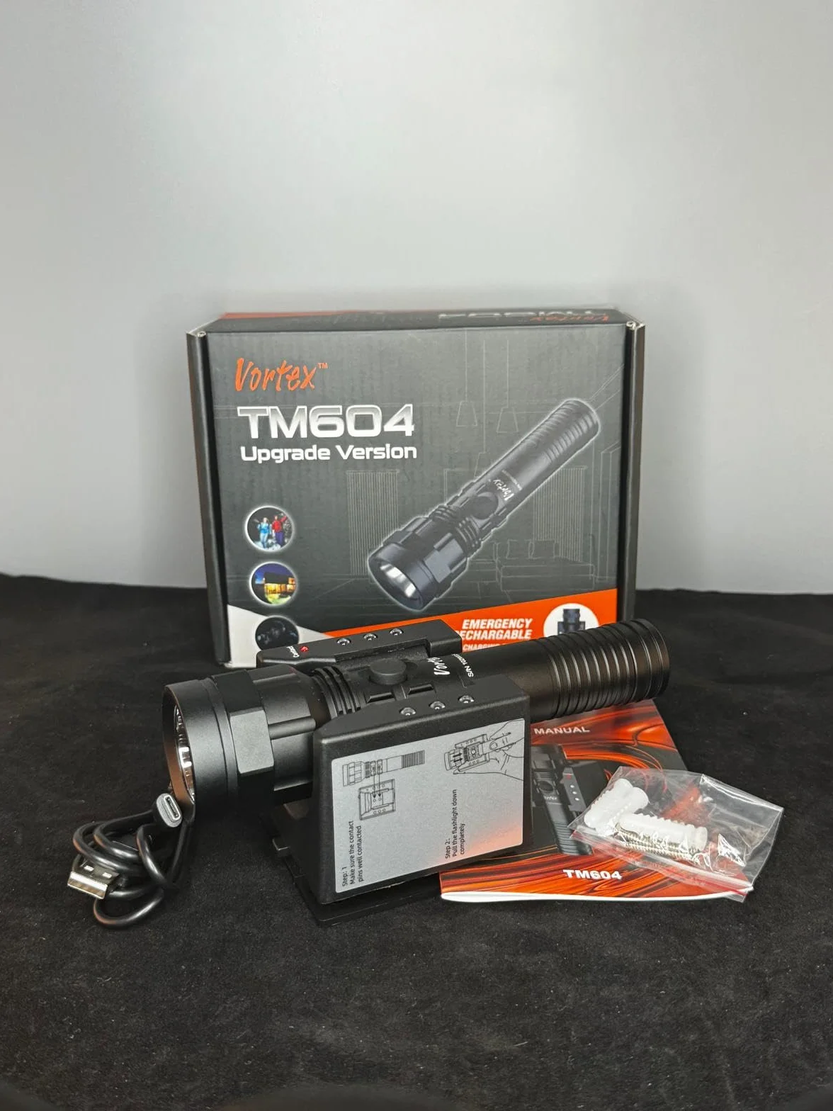 Vortex TM604 - Soporte de pared LED de emergencia de alta potencia, 1800 lúmenes, 7/24 en espera, función táctica, linterna de seguridad para coche y hogar.