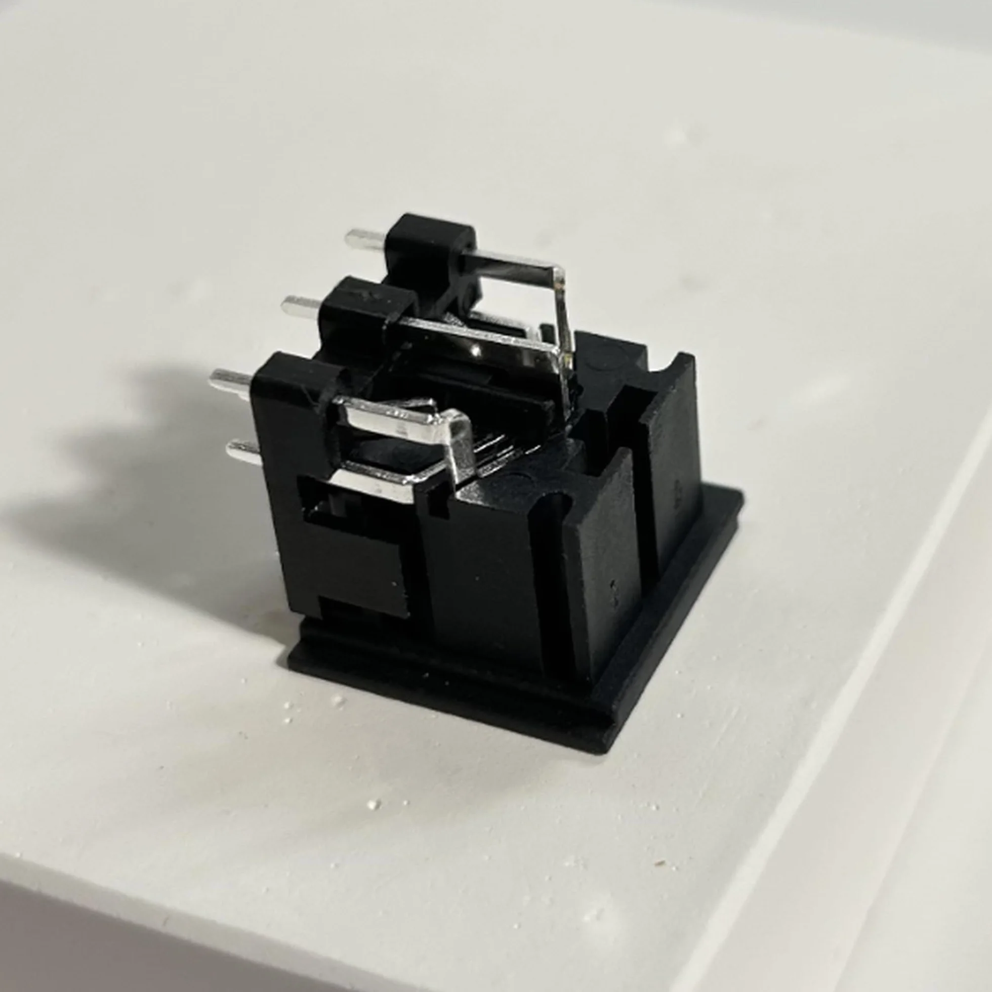 Conector Mini DIN Audio Y Vídeo Hembra 5 Pines PCB Montaje en Placa Negro