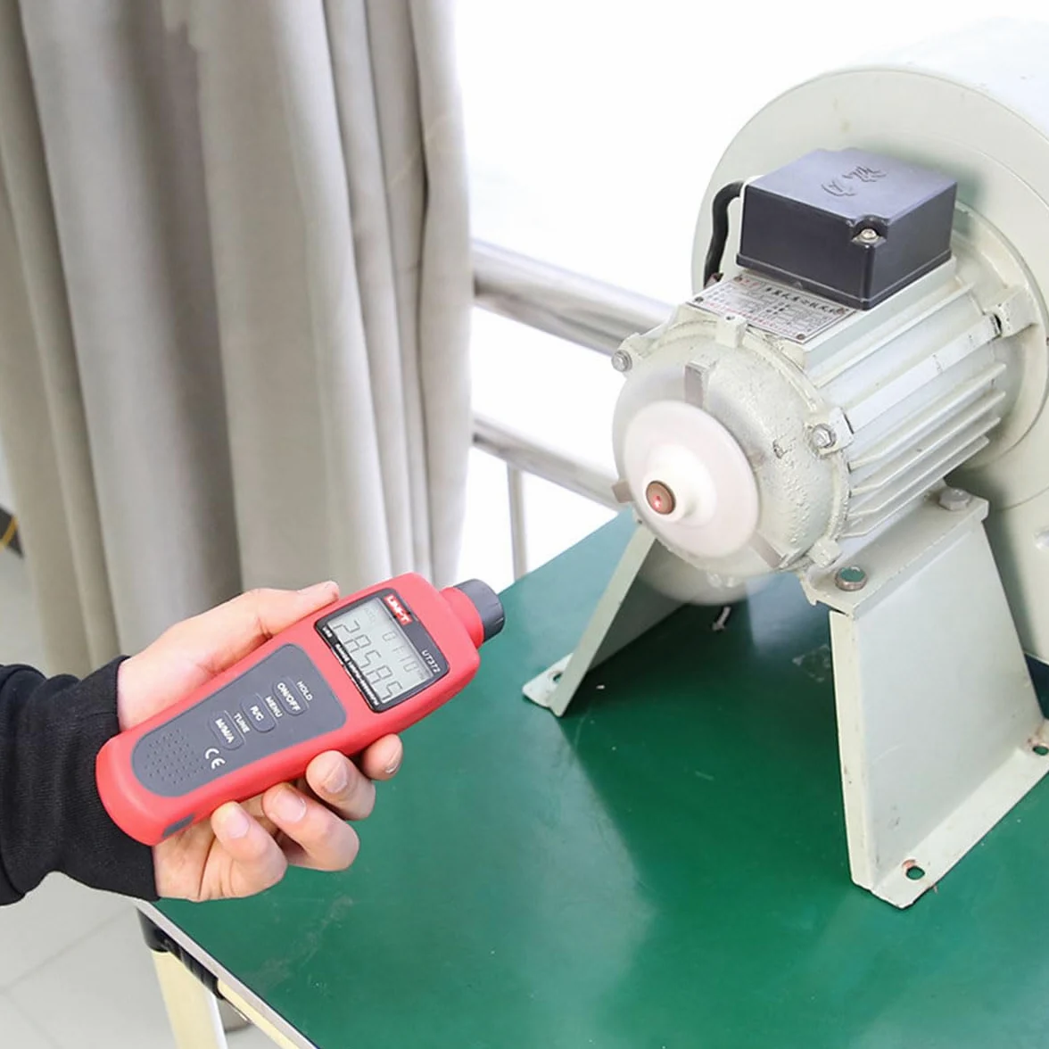 UNI-T UT370Series Digital Tachometers Non-Contact Target RPM Test Distance 5-20cm USB Interface Data Hold Auto Power Off