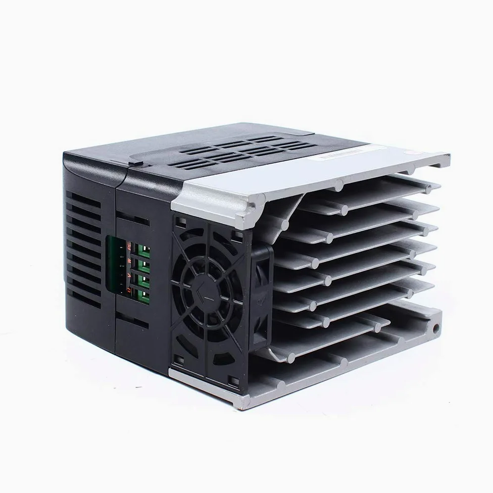 Unidad de frecuencia variable, 2,2KW 380V monofásico Variador de frecuencia, 1,15 kg Controlador de velocidad Motor, VFD para Motor Trifásico 2,2 KW AC Motor monofásico