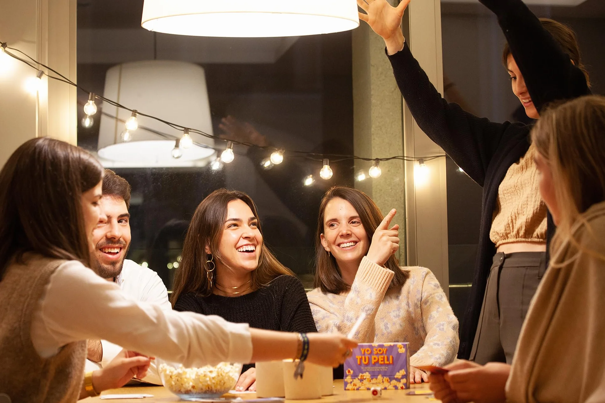 Hellofun! Juegos de Mesa Adultos YO Soy TU PELI | Juego de Cartas Películas | Actúa, tararea y adivina películas | 4 jugadores | 30 min