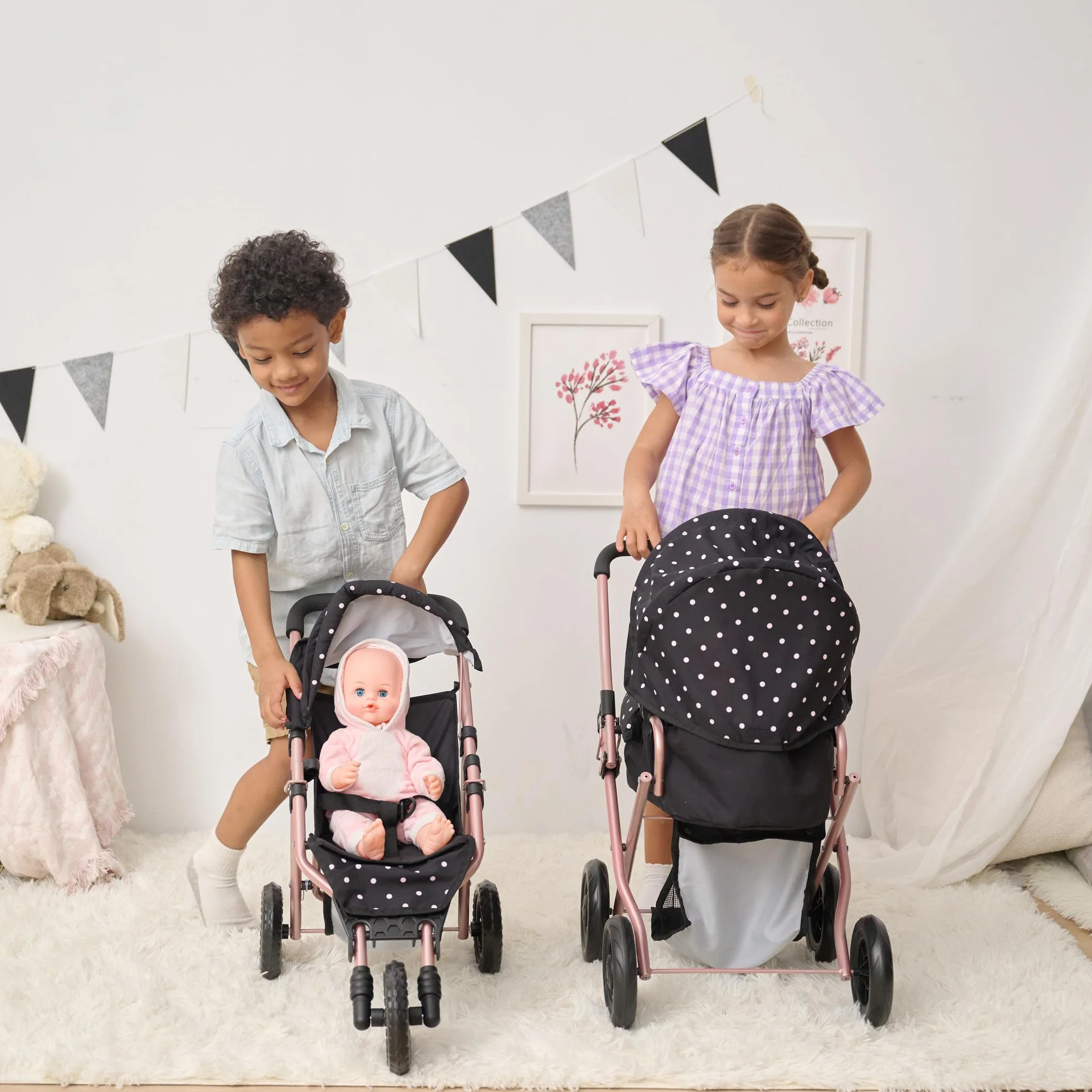 Teamson Kids Cochecito de muñecas Jogging Negro con Lunares Rosas, Capota Ajustable, Arnés, Cesta y Mango Suave