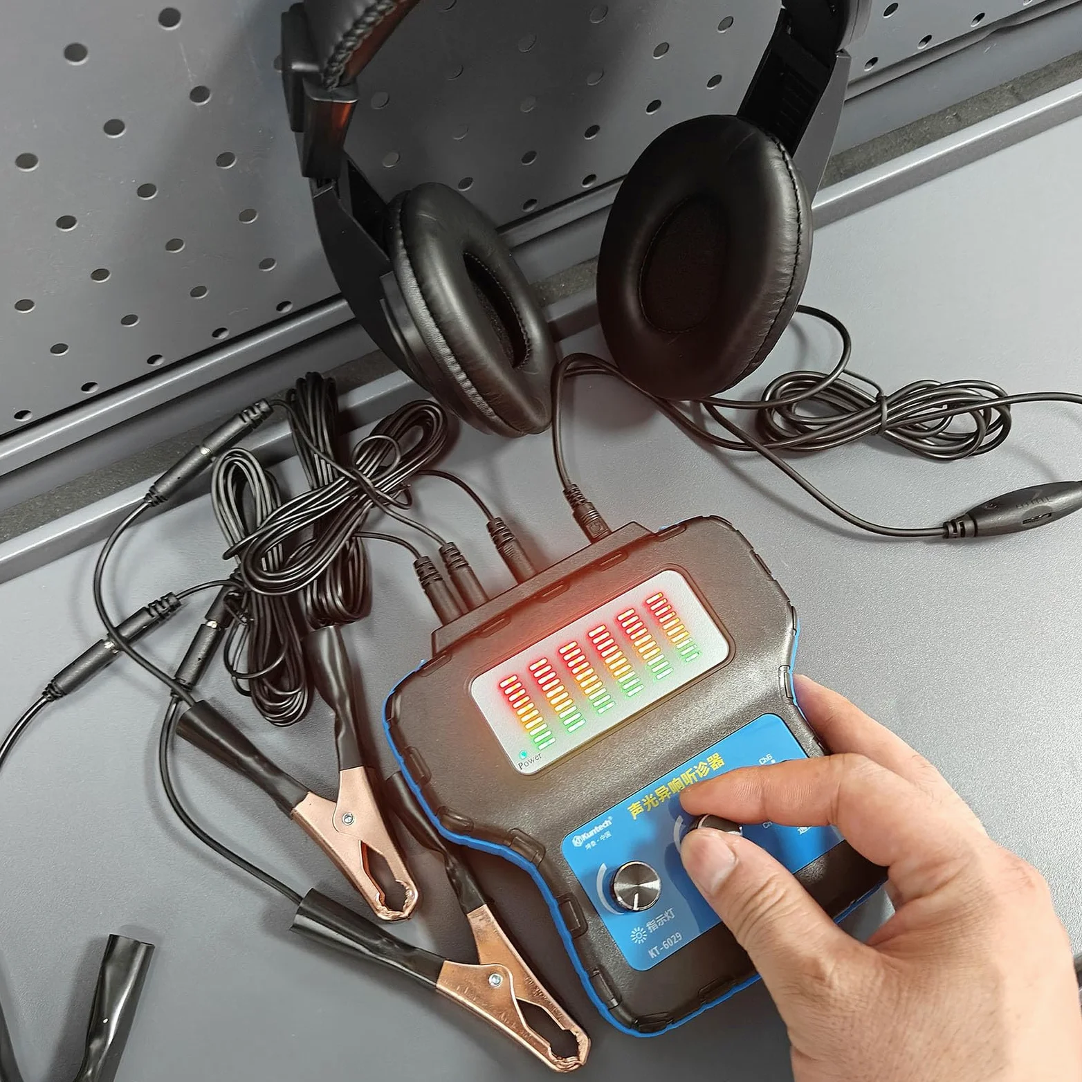 Ideal para mecánicos y entusiastas del bricolaje. Este estetoscopio electrónico facilita la detección rápida del problema del chasis del motor de transmisión, detector de ruido automotriz