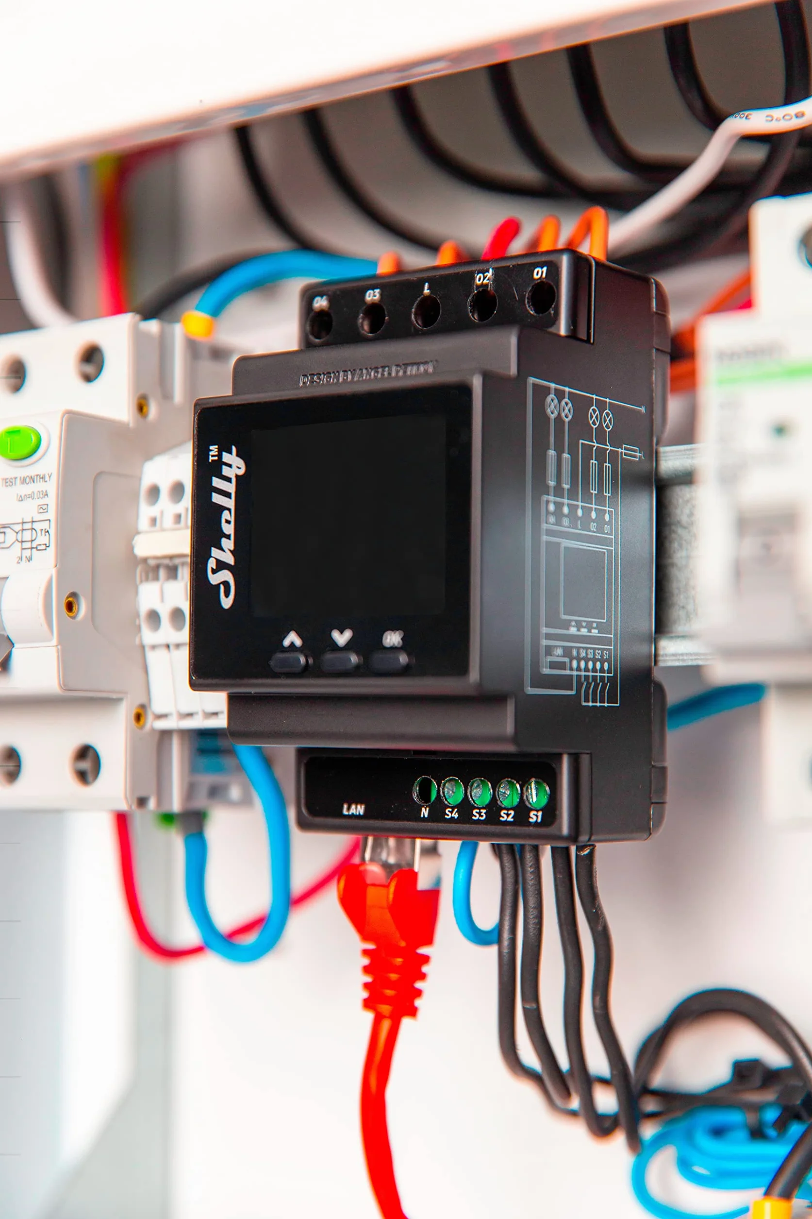 Shelly Pro 4PM V2, Relé inteligente wifi, LAN, Bluetooth, 4 canales, carril DIN, profesional