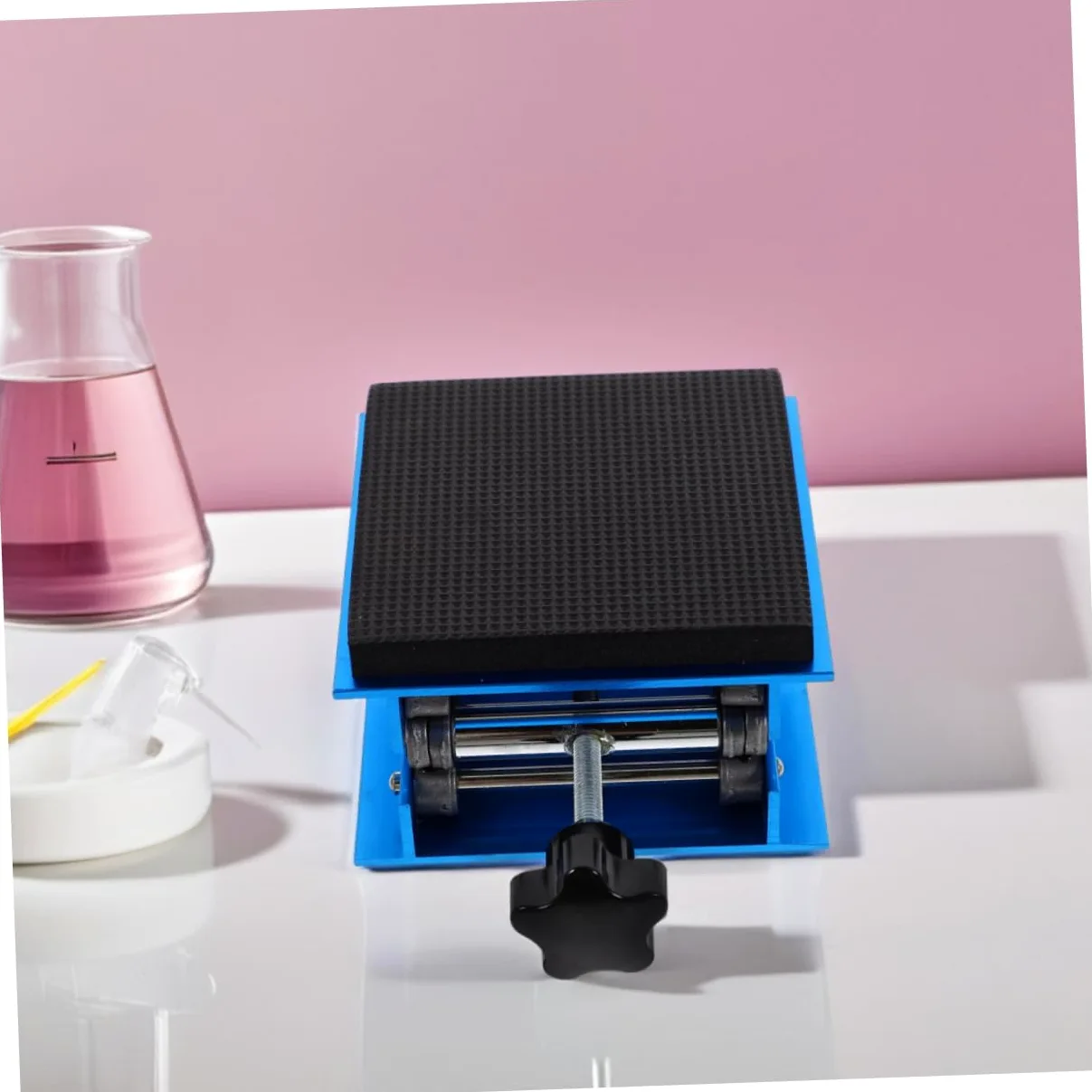 Plataforma Elevadora de Laboratorio Ajustable 15x15cm Aluminio | Capacidad Estática 10kg, Rango 7, 5-27, 5cm, Espuma Amortiguadora Antideslizante