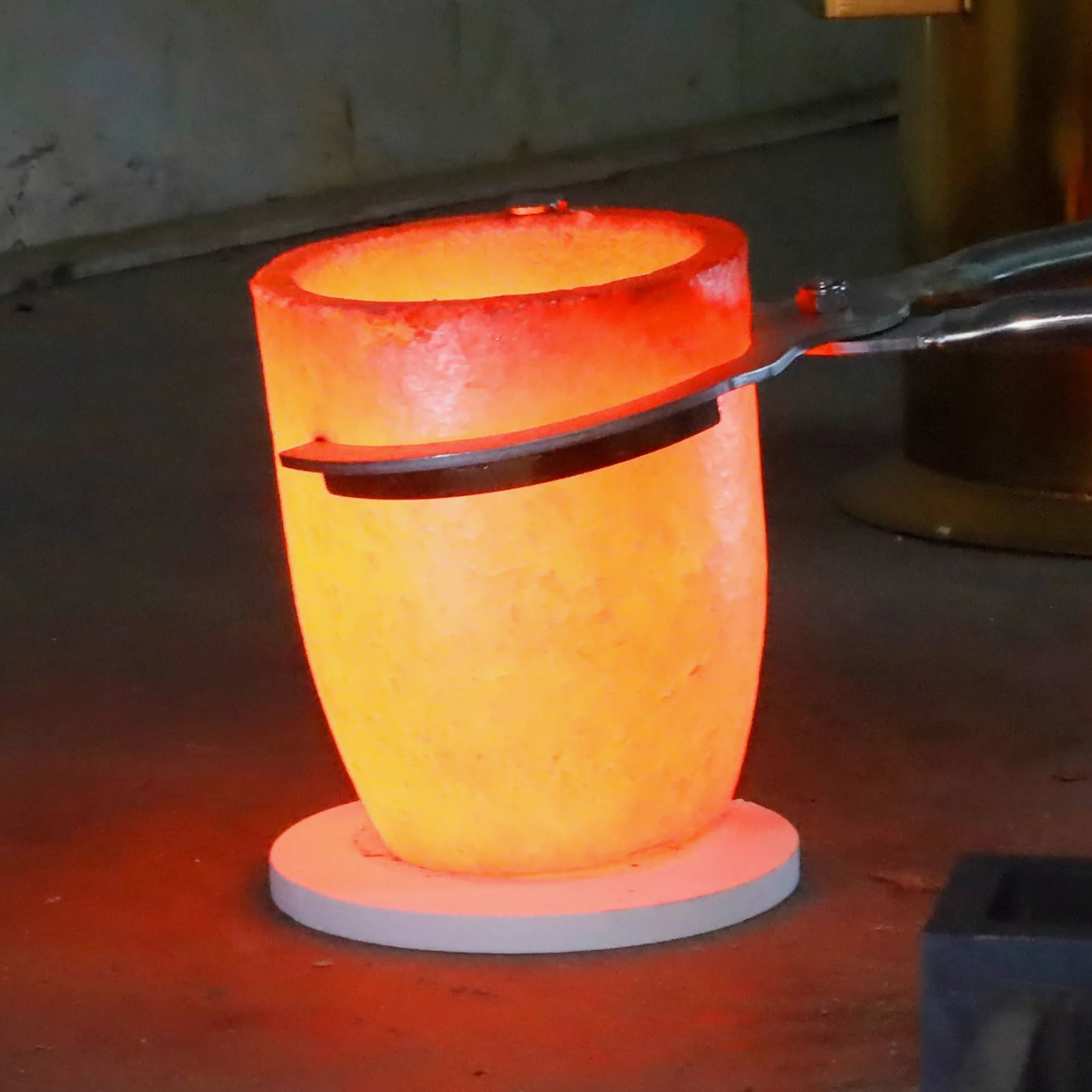 Crisoles de grafito de carburo de silicio,Crisoles para derretir metal,Resiste la alta temperatura 1800 ℃(3000 °F), Fundición de fundición de refinación de aluminio oro plata cobre