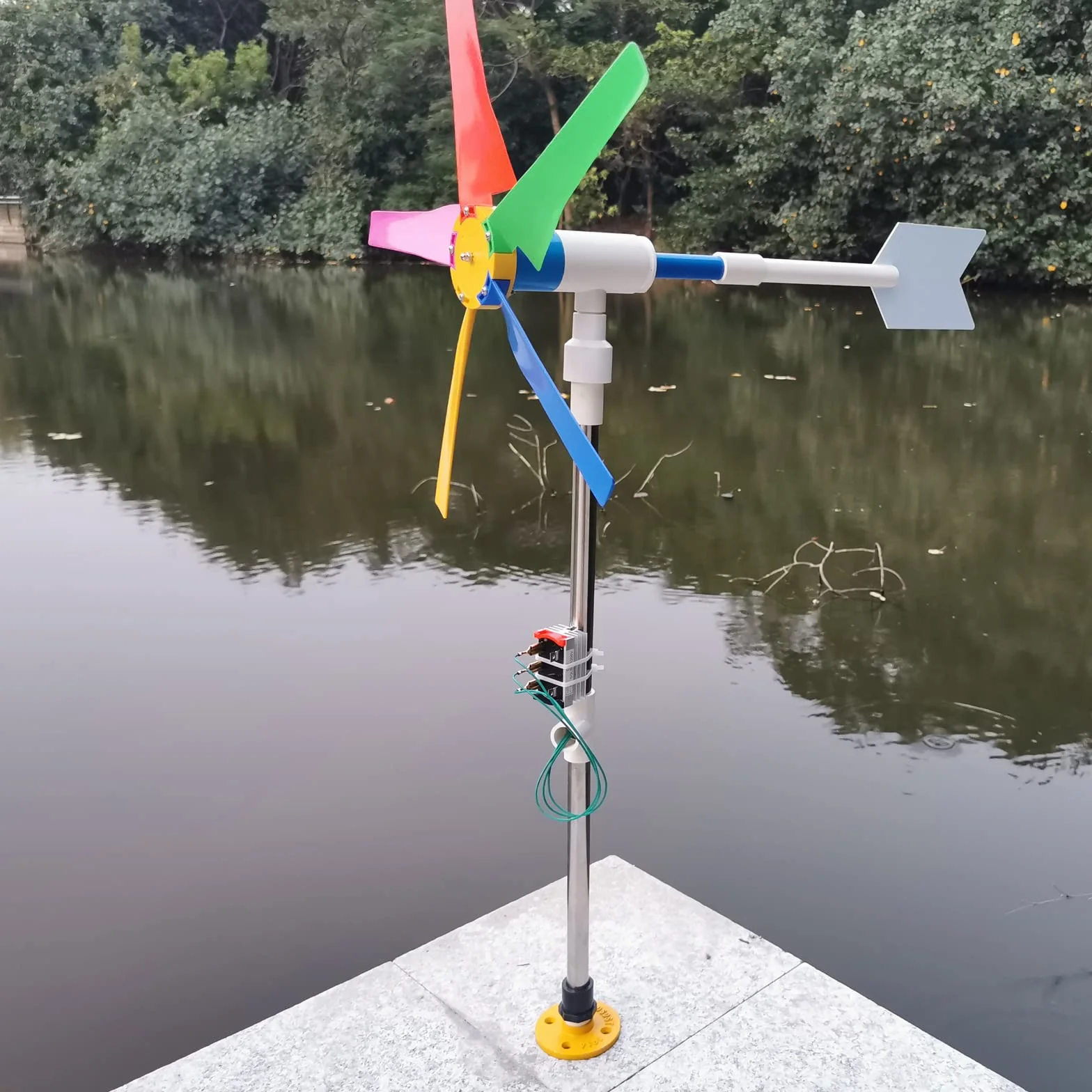 Kit de generador de turbina eólica pequeña DIY y Tira de luz, decoración de jardín para el Patio Trasero, Molino de Viento Giratorio Decorativo, diámetro de 18 Pulgadas