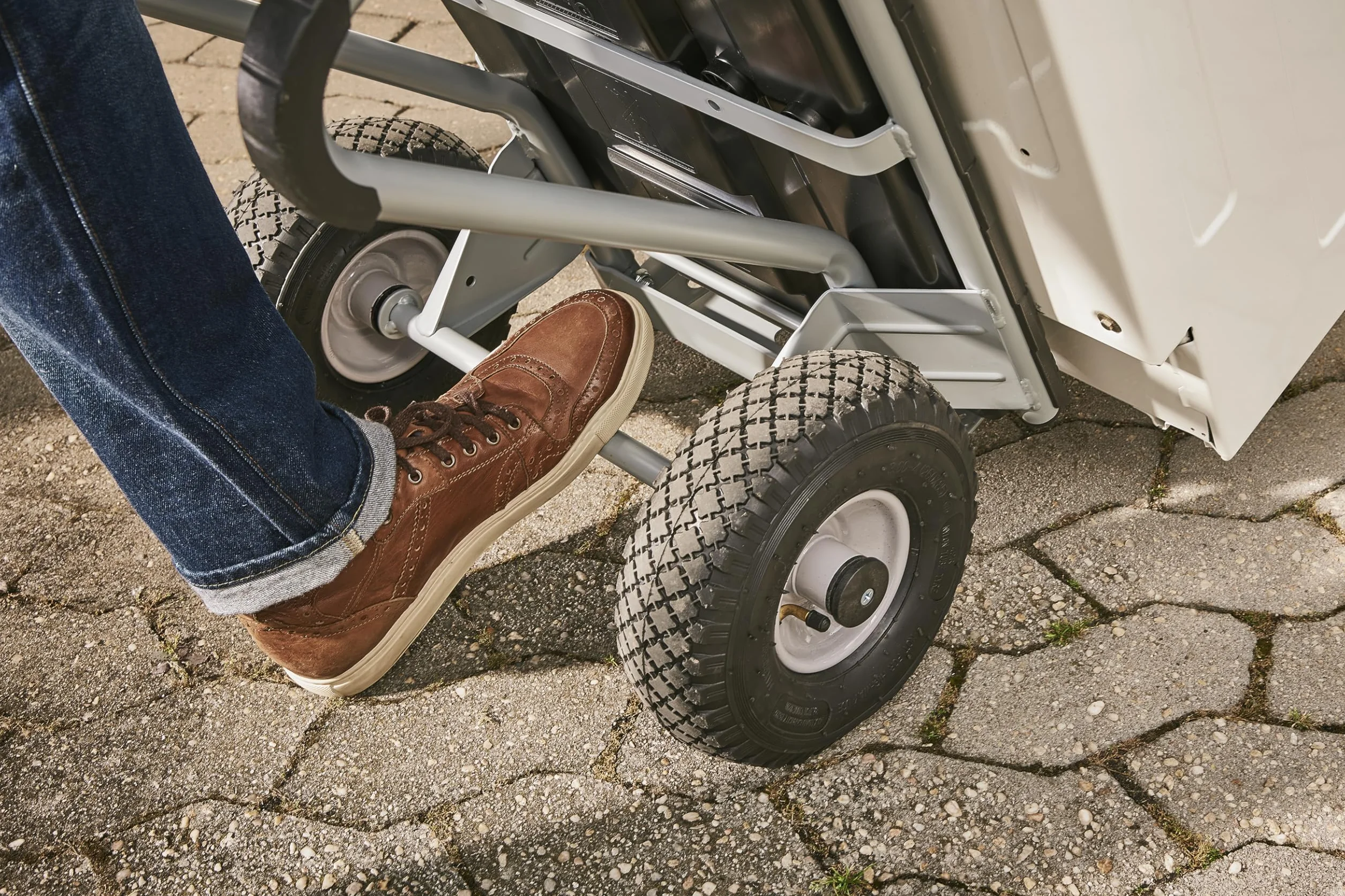 wolfcraft Carro de Transporte TS 2500 I 5535000 I La solución 2 en 1: conversión rápida en Carretilla para Sacos o Carretilla de jardín para un Uso Flexible I 200 Kg de Carga