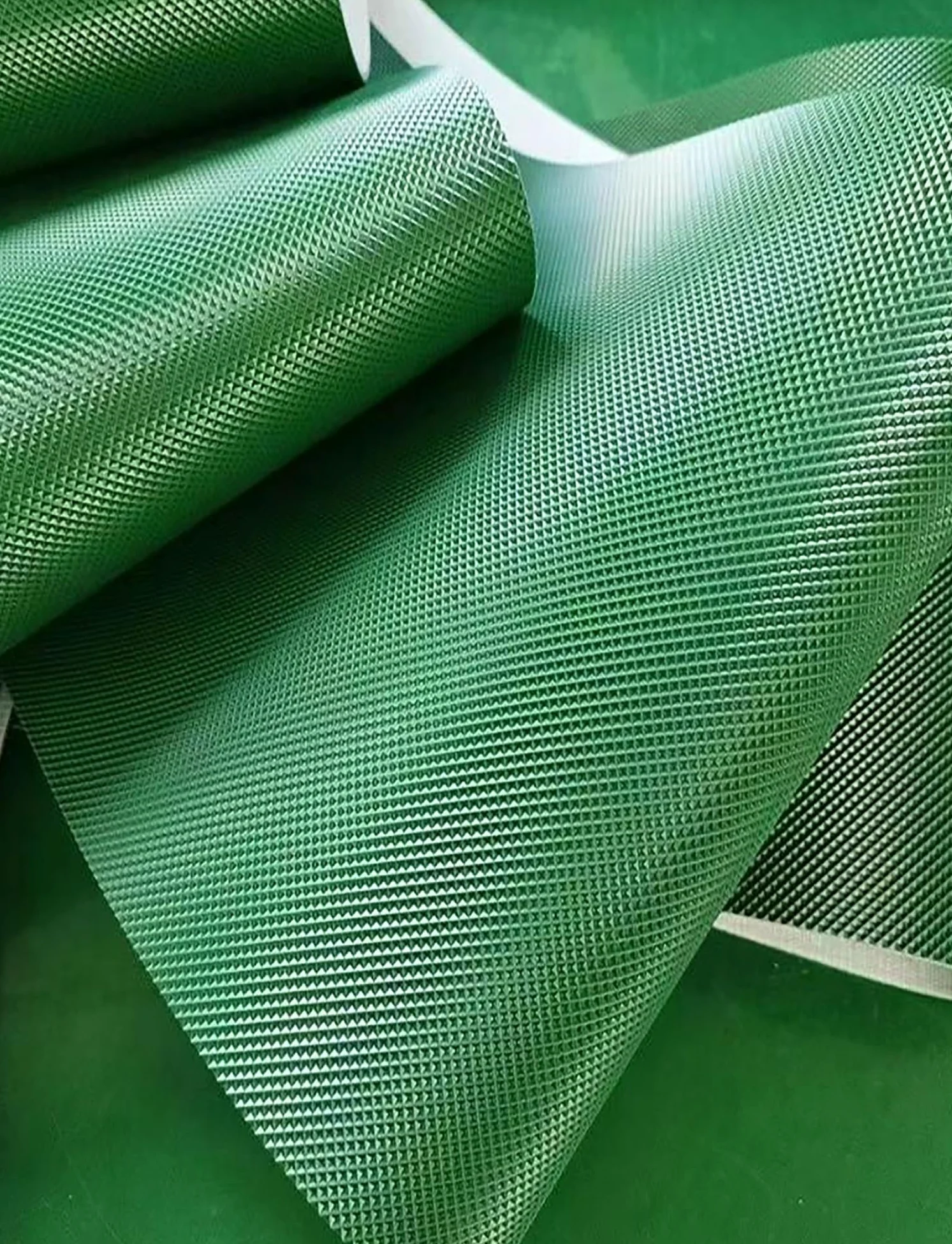 Cinta transportadora Plana de PVC Ligera, Apta para el Transporte Industrial, de Color Verde, de 110x28 cm, Ideal para la manipulación de Materiales en fábricas y líneas de envasado de produ