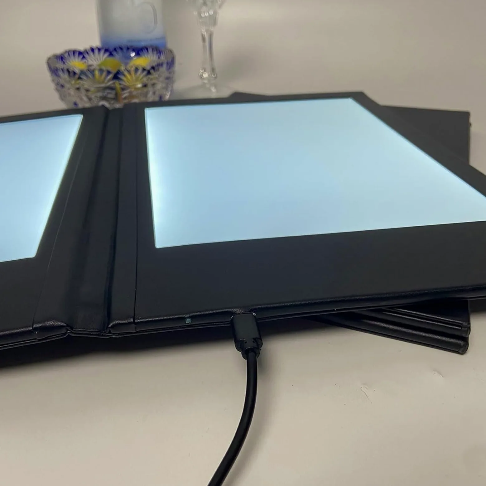Soporte de menú iluminado LED, cubierta retroiluminada recargable, doble panel plegable para restaurantes, bares, hoteles, cenas finas