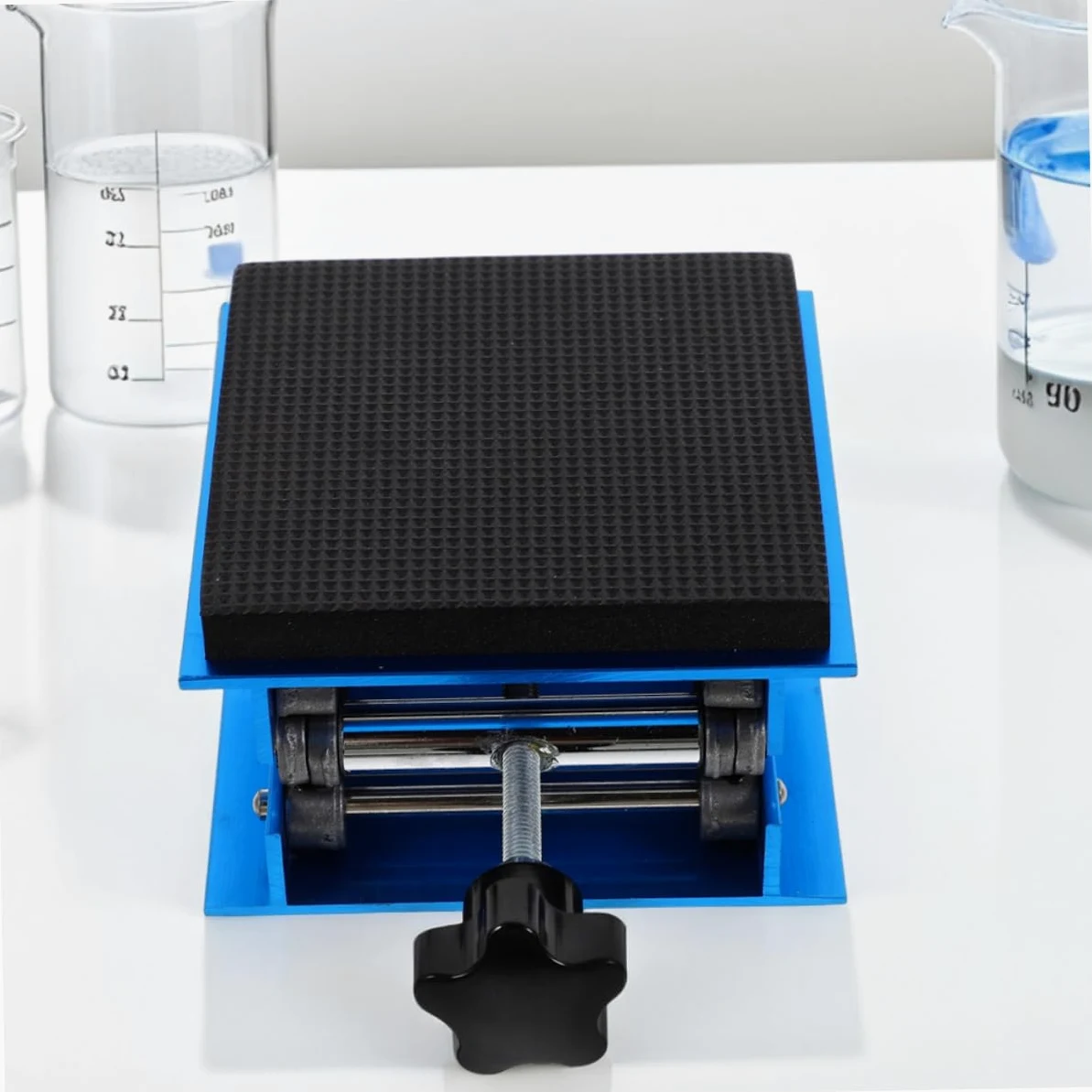 Plataforma Cm Laboratorio 15x15 de Aluminio Elevadora | Soporte Ajustable, Carga Estática 10kg, Rango 7, 5-27, 5cm, Diseño Antideslizante y Uso en Experimentos