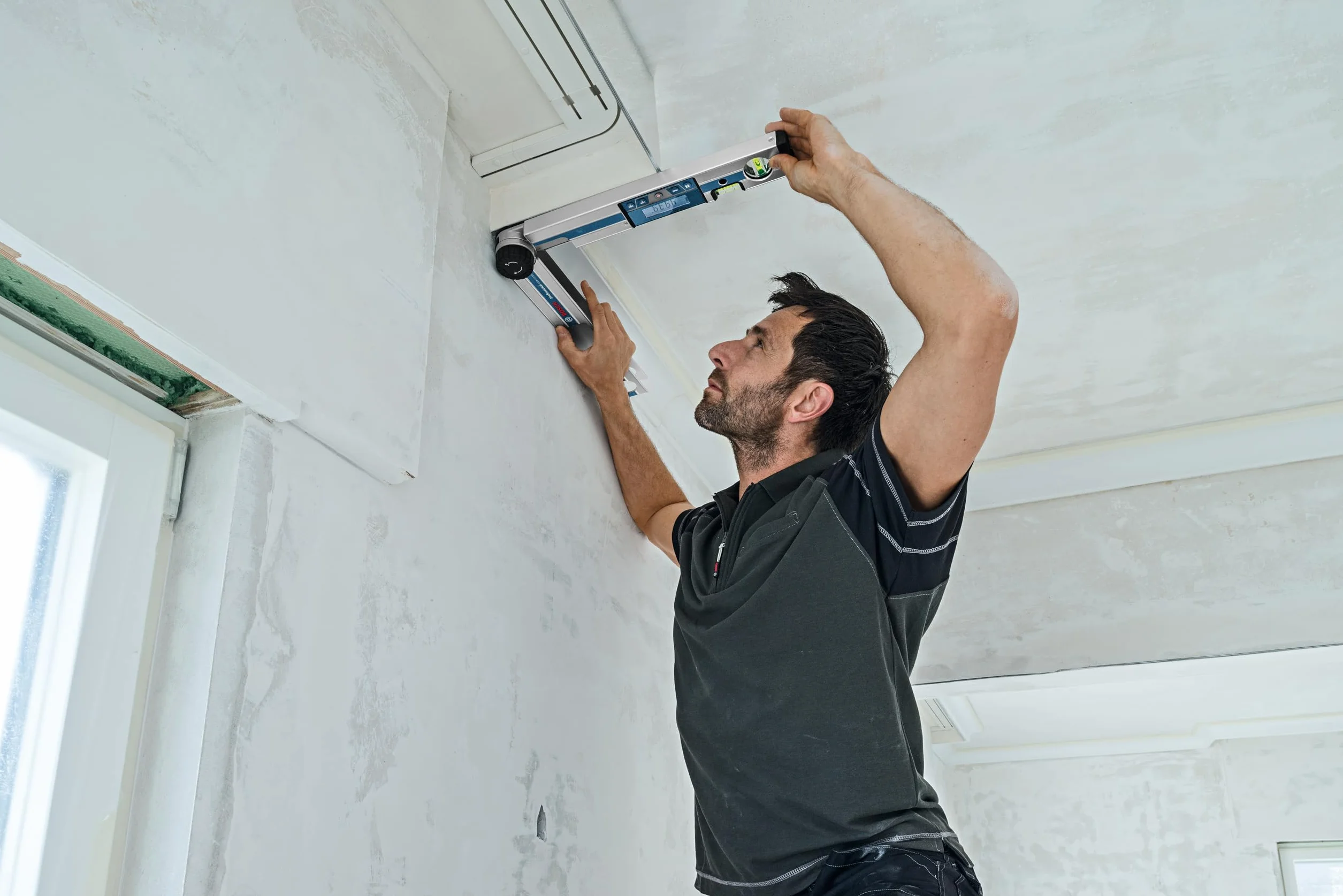 Bosch Professional Medidor digital de ángulos GAM 220 MF (cálculo de ángulos de inglete, margen de medición: 0 - 220º, longitud: 40 cm)