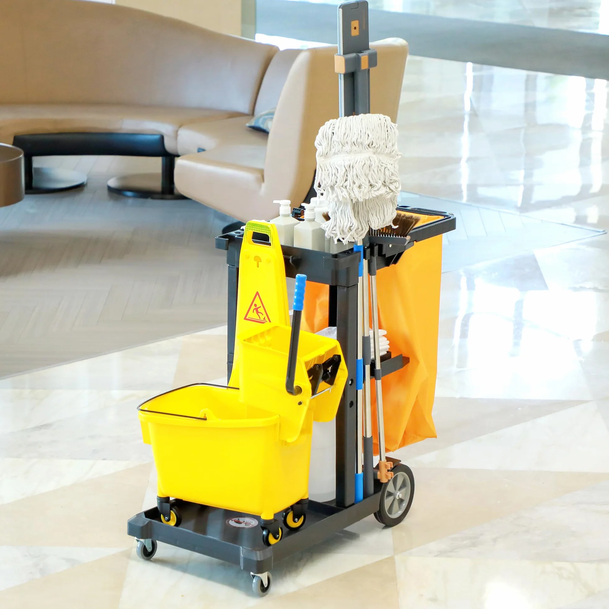 HOMCOM Carro de Limpieza con Bolsa 100L Profesional y Multifuncional para Colectividades Hotel Hostal con 3 Bandejas y 1 Plataforma 121x50,5x96,5 cm Negro y Amarillo
