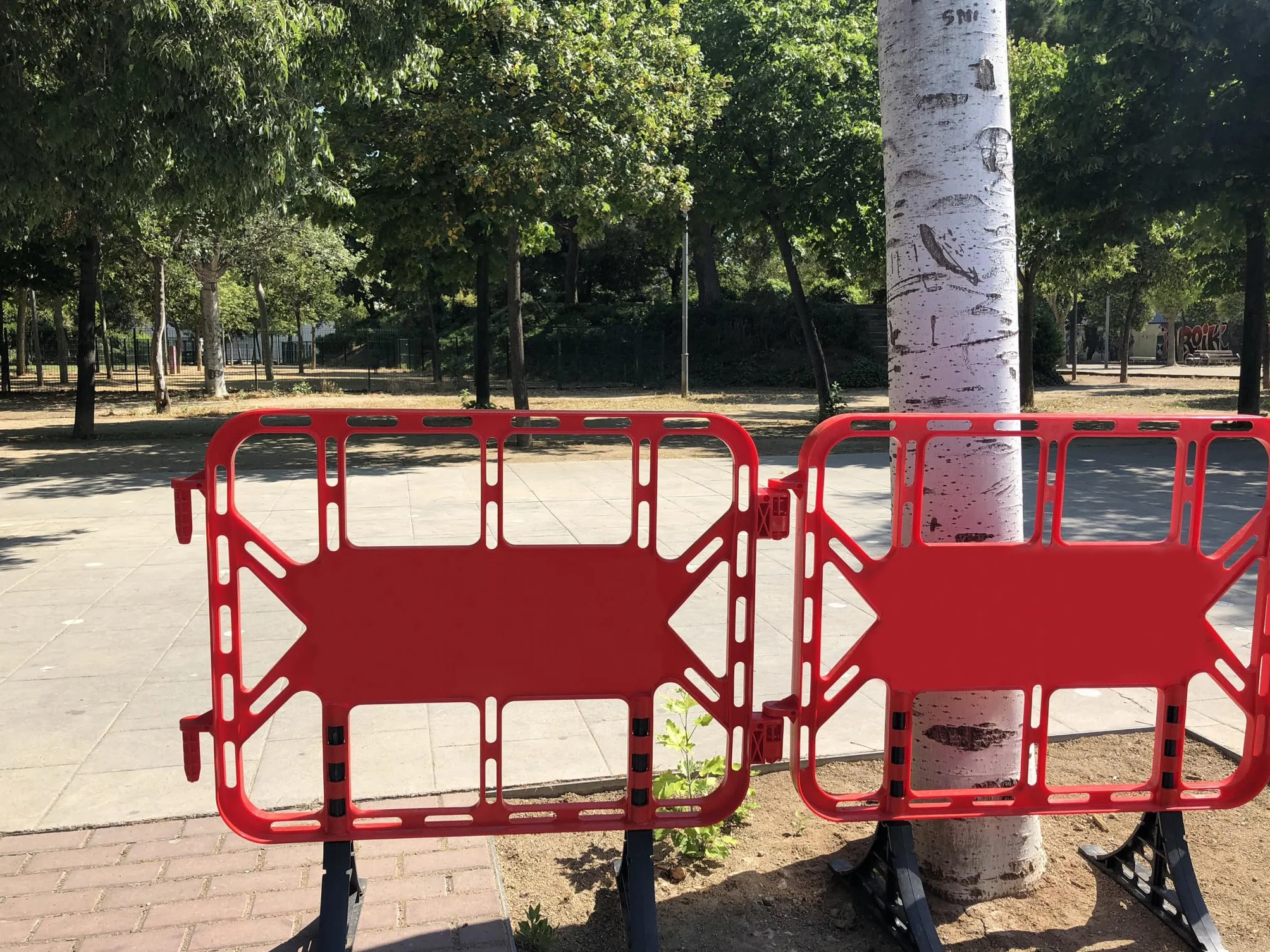 PAL | Valla de Obra Peatonal de Plástico 1 metro Roja | Diseño Innovador y Sin Mantenimiento | Fácil Transporte y Almacenamiento | Ideal para Seguridad y Publicidad, Rojo (1- Valla)