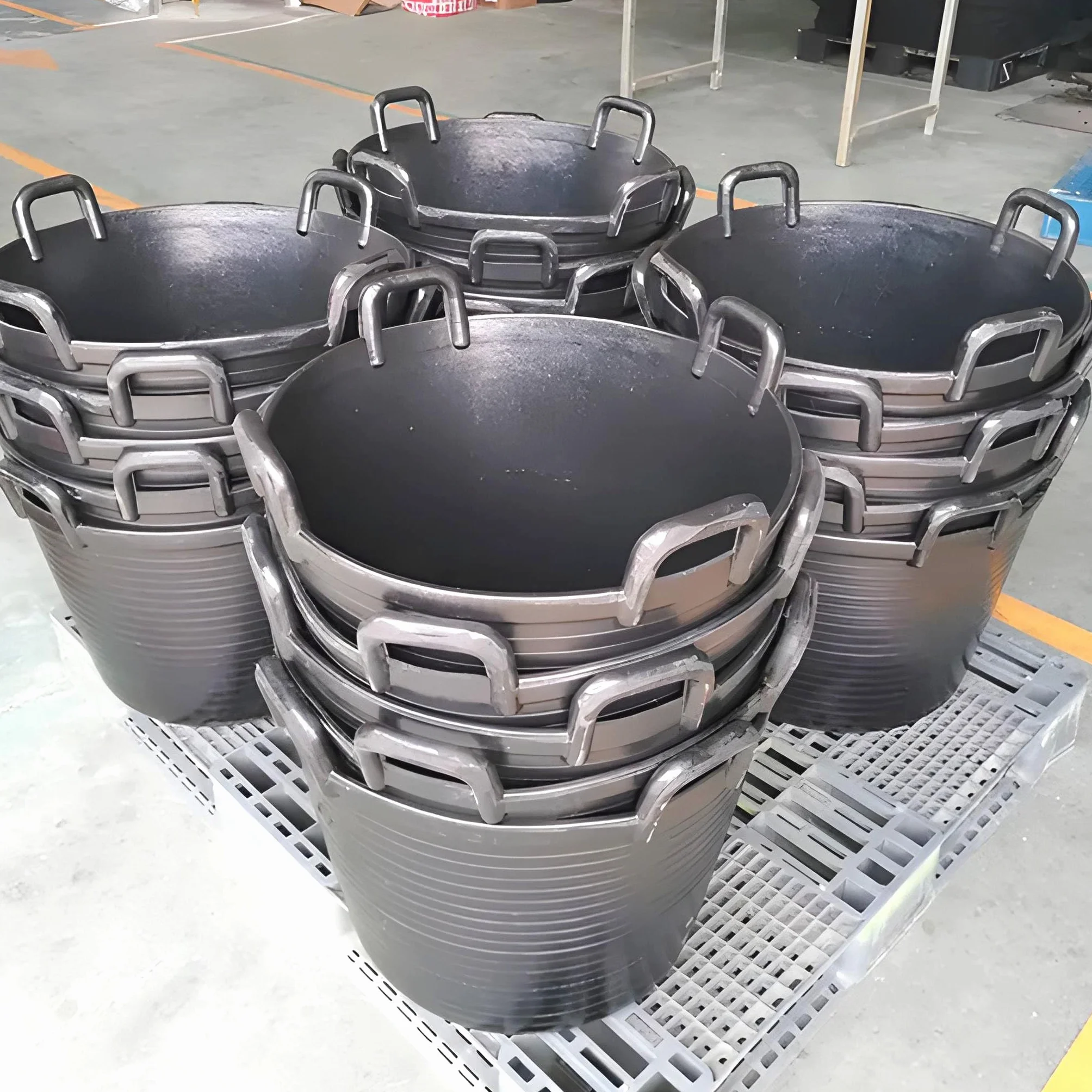 Bricoloco Capazo Espuerta de goma caucho con 4 Asas – Obra, jardín, reciclaje, ganadería - Altura 410 mm y Boca de 580 mm – Capacidad 85 litros (1)