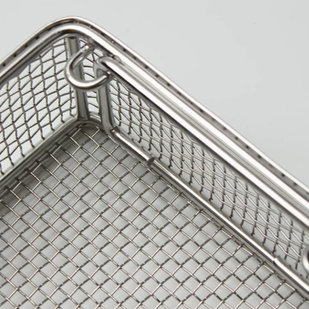 Cesta de esterilización médica de Acero Inoxidable 304, Bandeja de Instrumentos médicos Reutilizable con asa Cestas de esterilización de Instrumentos, para Hospital,35 * 30 * 7cm