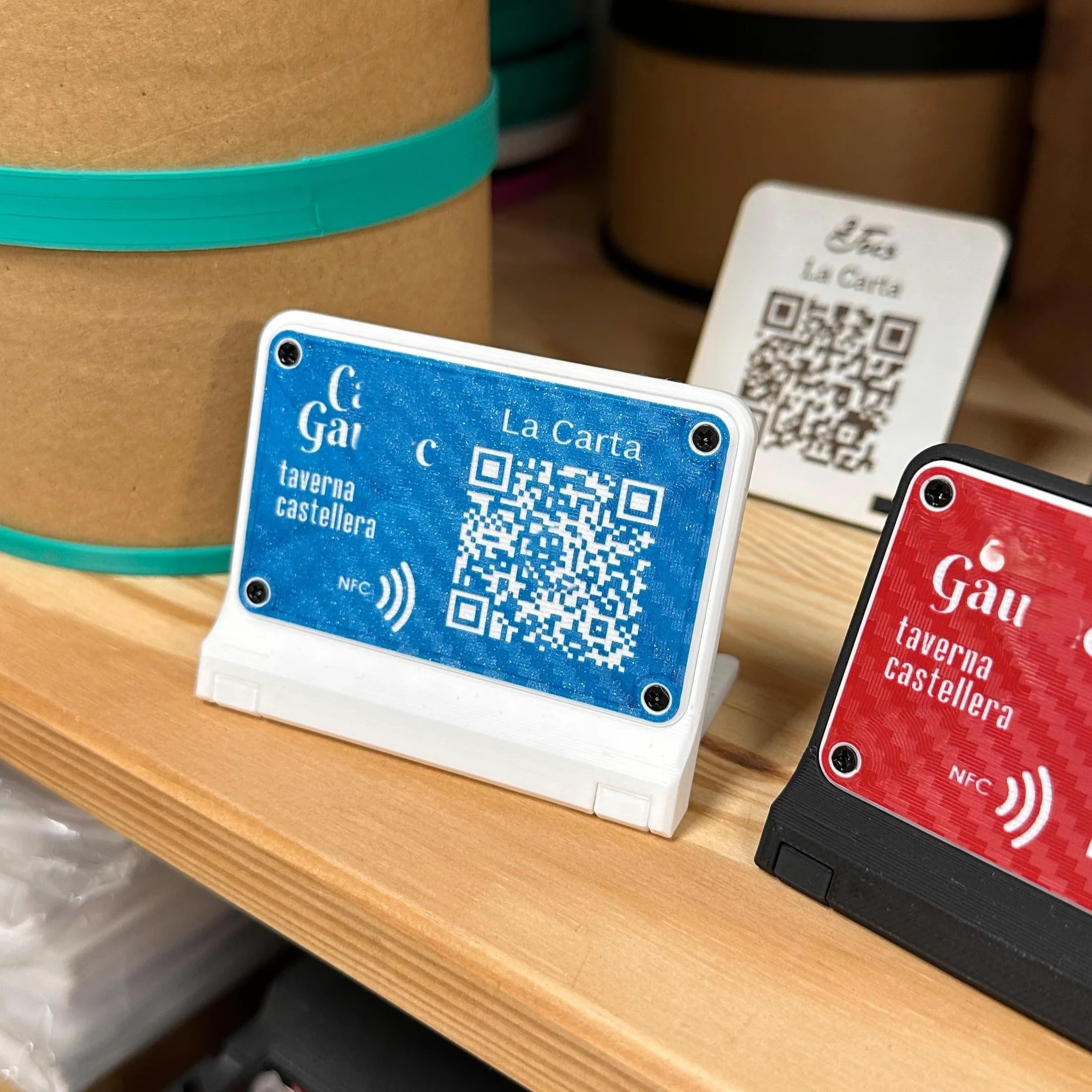 NIPRO Cartel QR para Mesa Personalizable | Códigos QR para Carta, Red Wifi, Valoraciones o Redes Sociales | Para Bar o Restaurante | NFC y/o Peana Opcionales | Lote 10 ud (43 x 70 mm)
