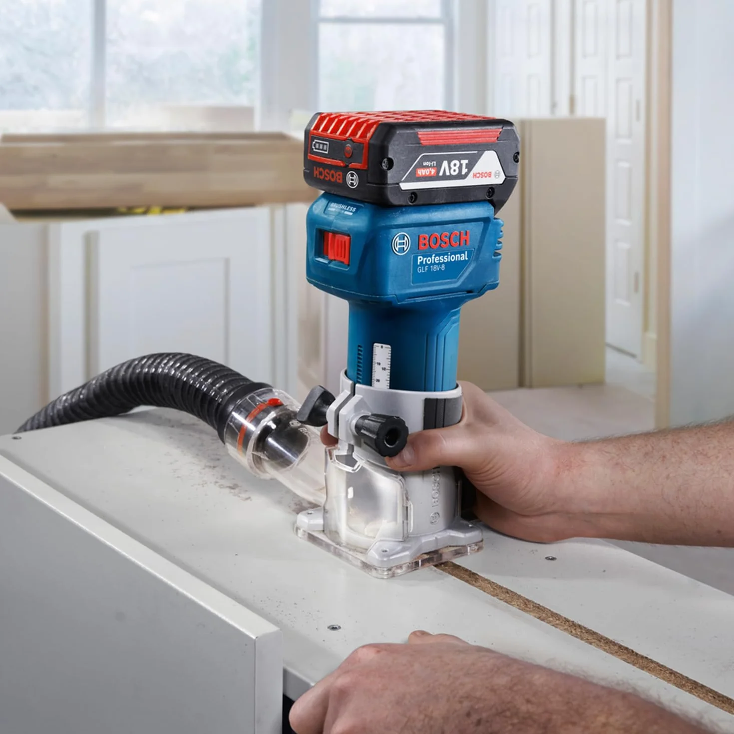 Bosch Professional 18V System fresad. corte bat. GLF 18V-8 (incl. guía paral., adapt. asp. fres. sup., adapt. asp. fres. cant., guía rod. rec. enras., pinza suj. 8 mm, llave, L-BOXX, sin bat./carg.)