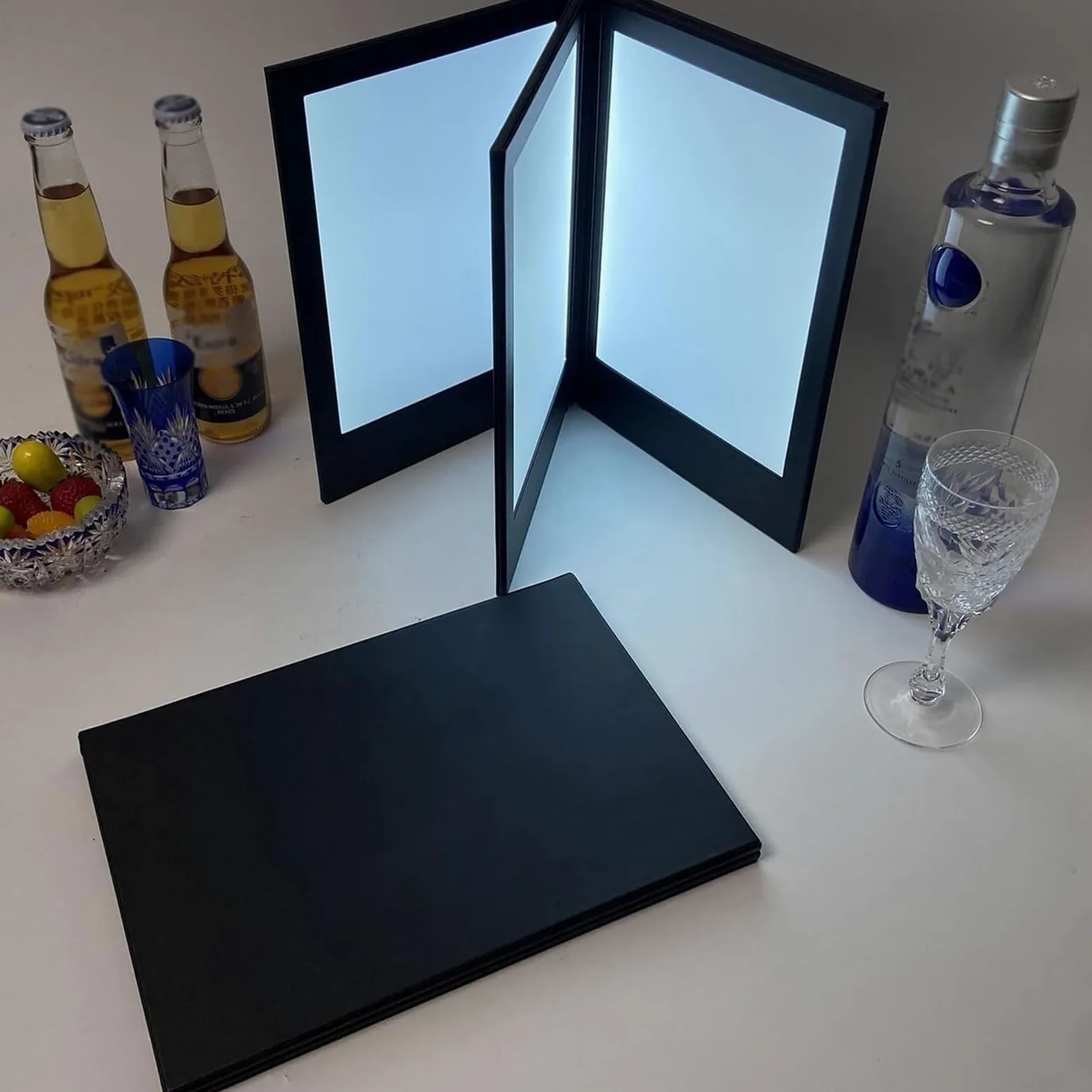 Soporte de menú iluminado LED, cubierta retroiluminada recargable, doble panel plegable para restaurantes, bares, hoteles, cenas finas