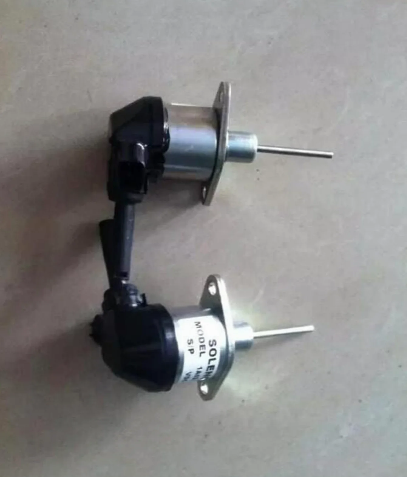 Solenoide de parada de combustible 1A021-60015 12 V for motor V2003 V2203 V2403 D1503 D1703 D1803 Tractor cortacésped 1A021-60011 1A021-60012