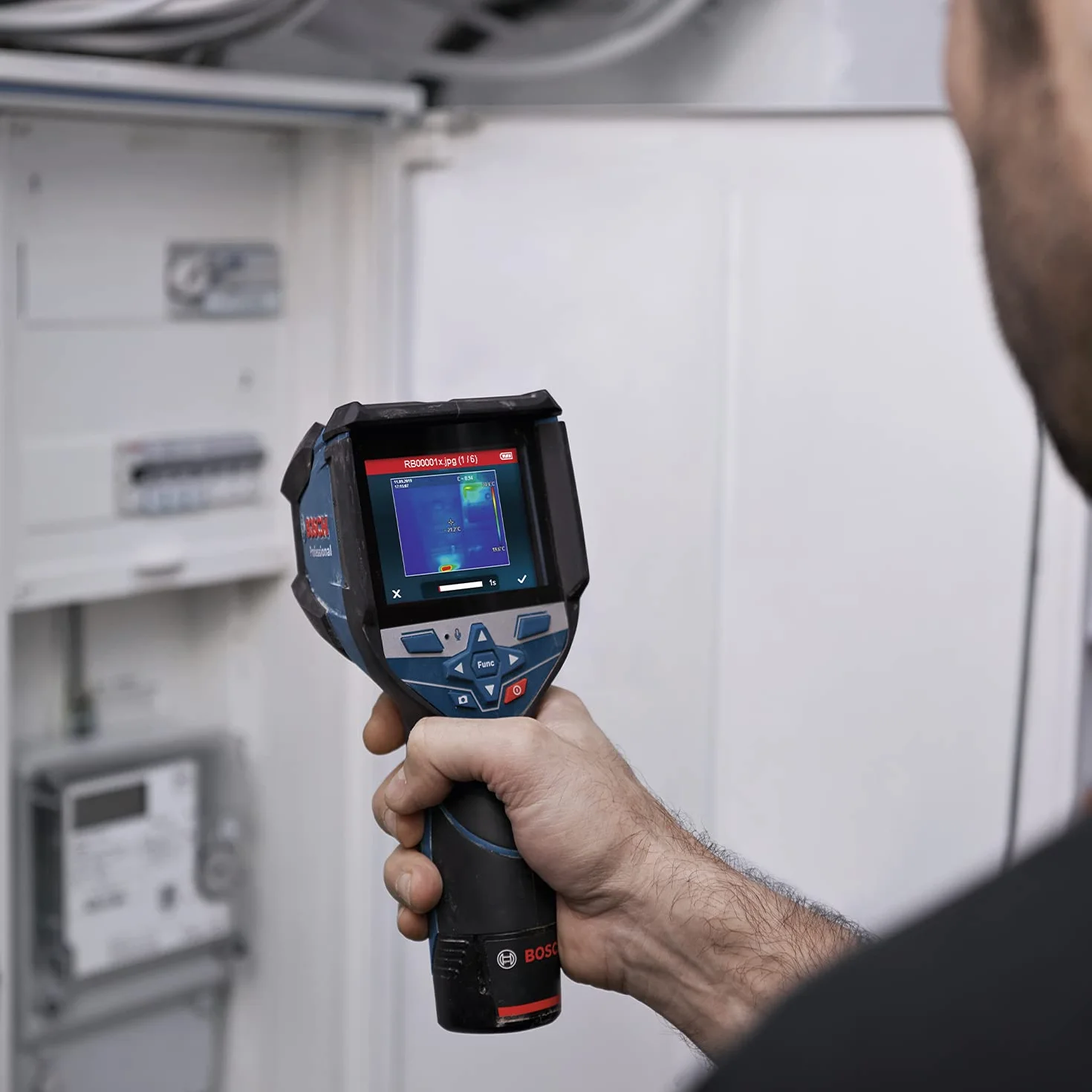 Bosch Professional 12V Cámara térmica GTC 600 C (2 baterías de 12 V, con aplicación, rango de temperatura: de -20 °C a +600 °C, resolución: 256 x 192 px, bolsa protectora) - Amazon Exclusive Set