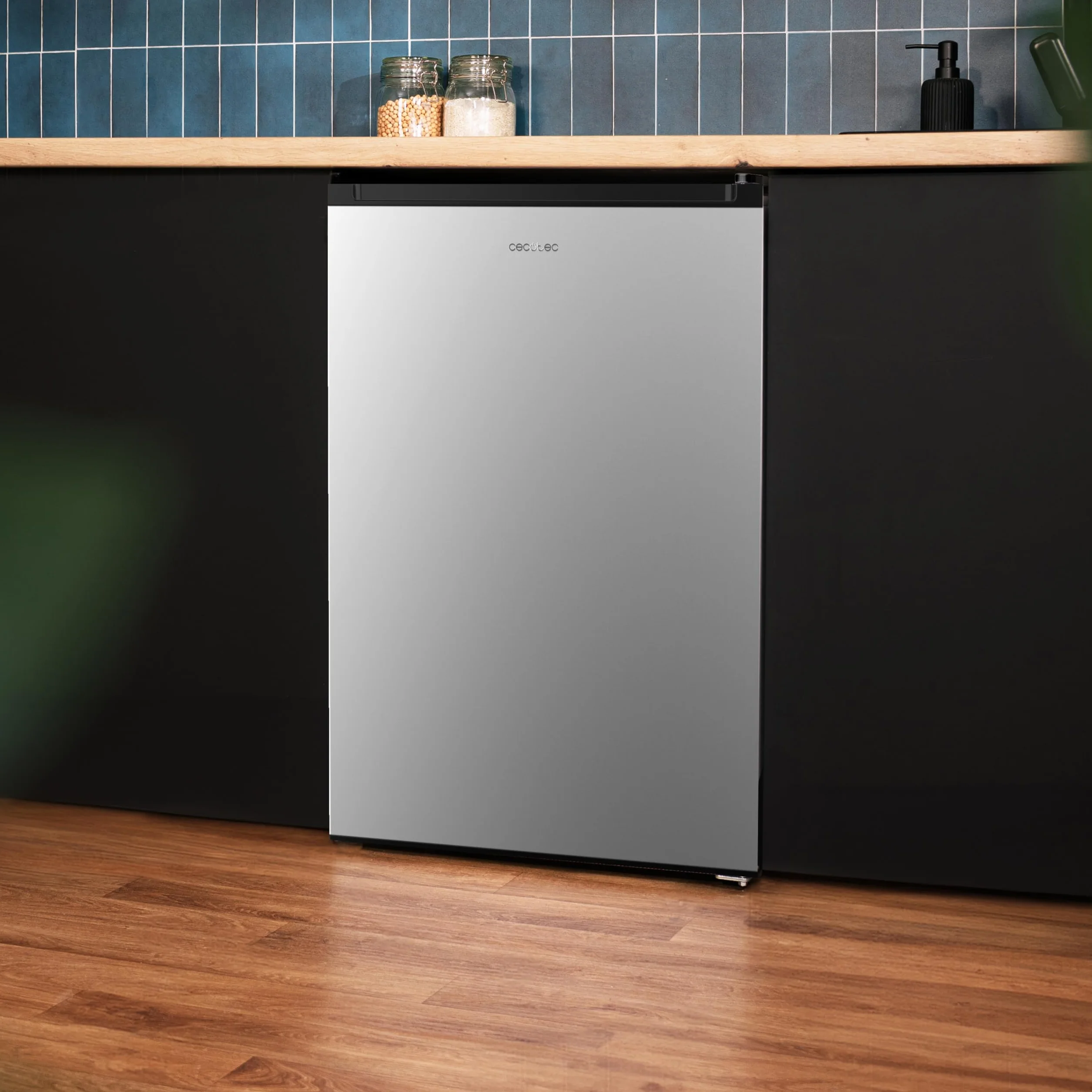 Cecotec Bolero CoolMarket TT 133L Mini Nevera Frigorífico 133L Inox Puerta Reversible Crisper Box Luz LED Defrost Control Temperatura Mecánico