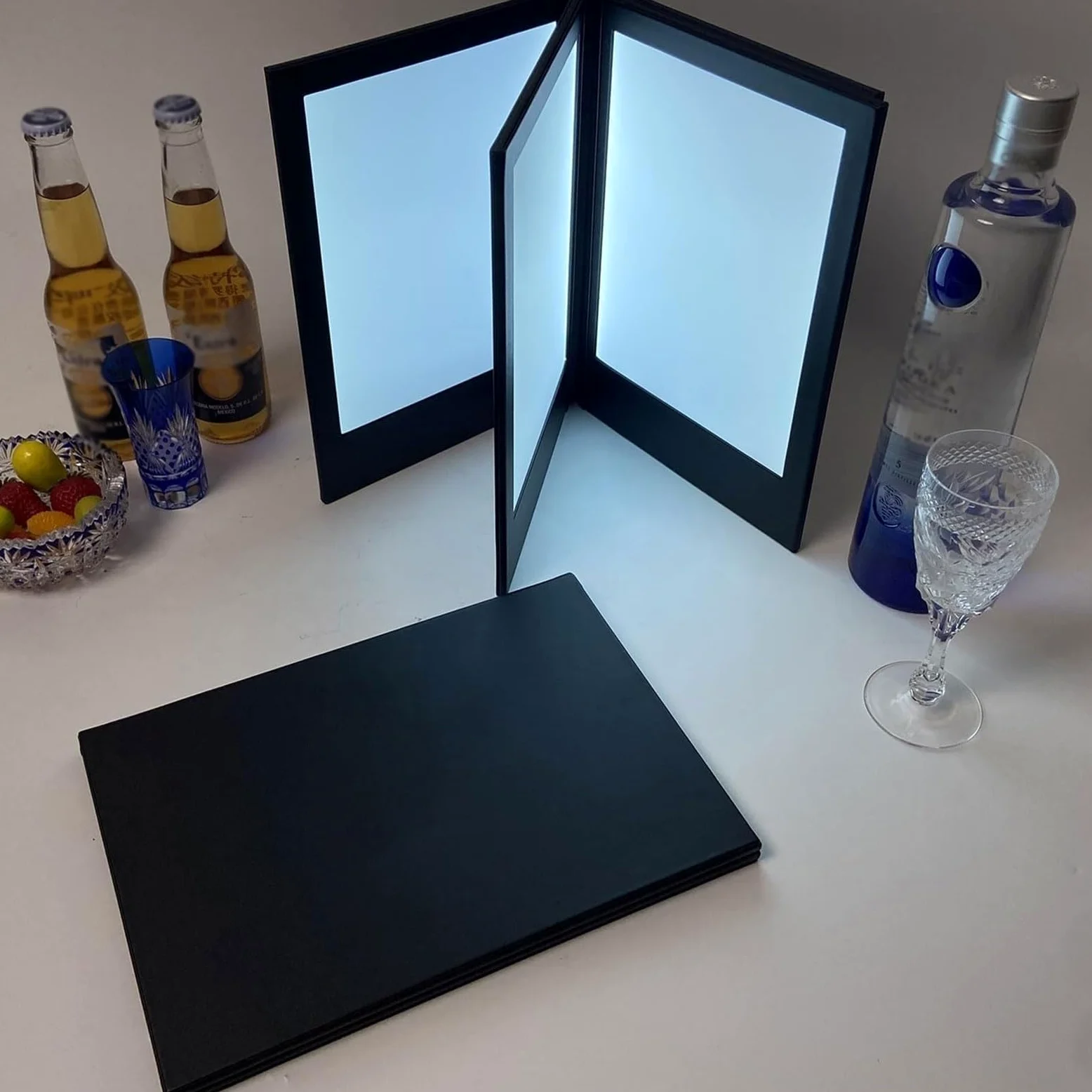 Soporte de cubierta de menú recargable, menú iluminado personalizable, soporte de menú iluminado retroiluminado, cubierta plegable de doble panel para clubes de hotel, restaurantes, bares y cenas