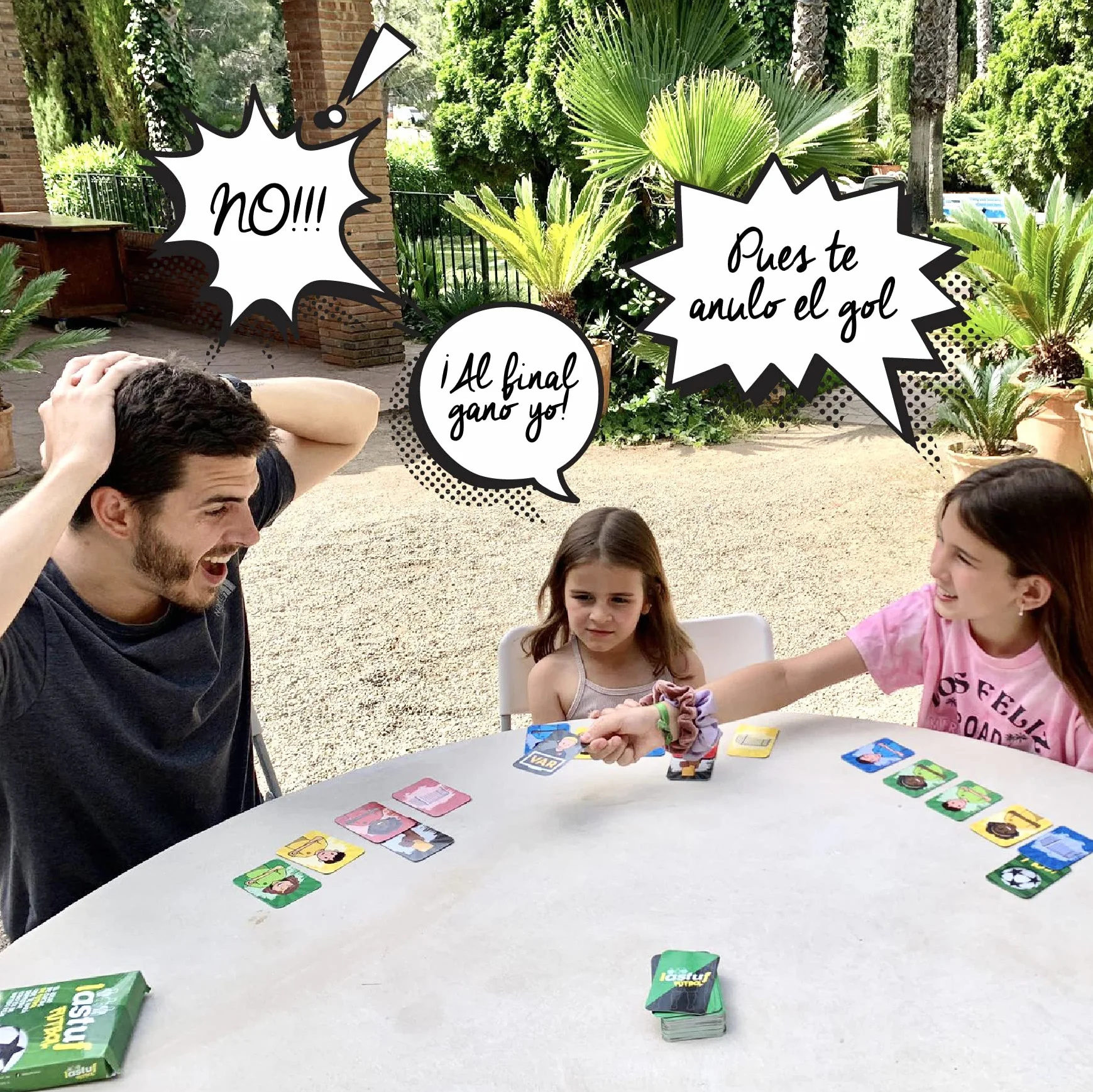 LASTUF Juego de Futbol Niños - Juego de Cartas Familiar De Mesa - Regalo para 6-12 años