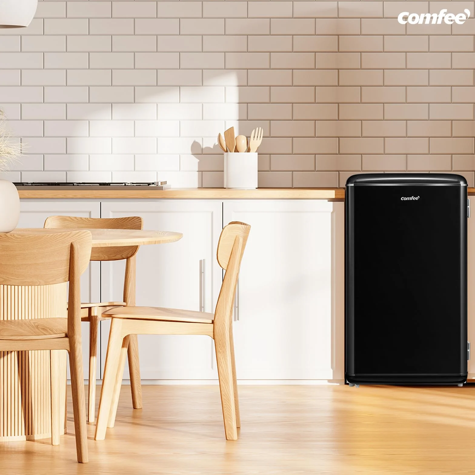 Comfee' RCD93BL2EURT(E) Refrigerador Bajo Encimera 93L Retro Independiente Negro