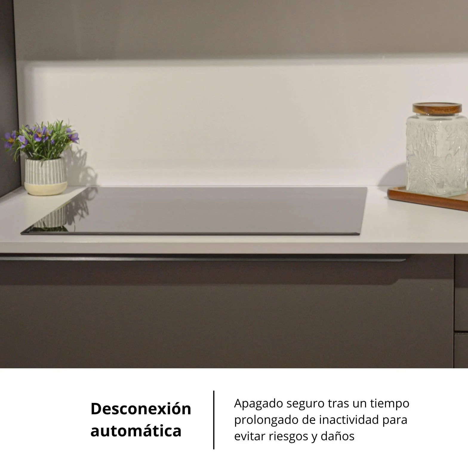 Corberó Placa Vitrocerámica CCVM3574 5700W 3 Zonas Control Touch 30cm Czarna