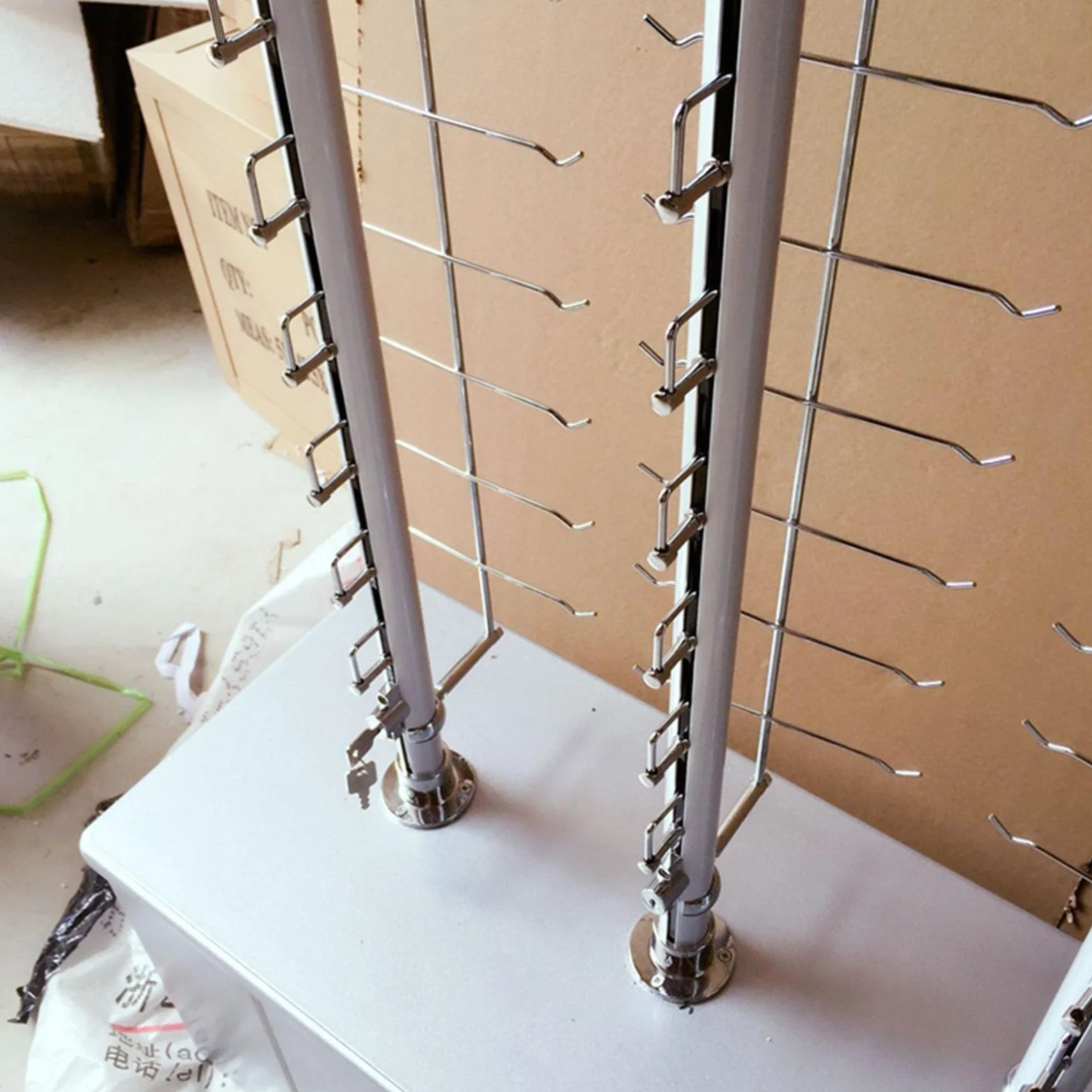 Aluminio Organizador de Almacenamiento de Gafas de Sol con Cerradura Antirrobo, Estante de Pared para Gafas de Lectura
