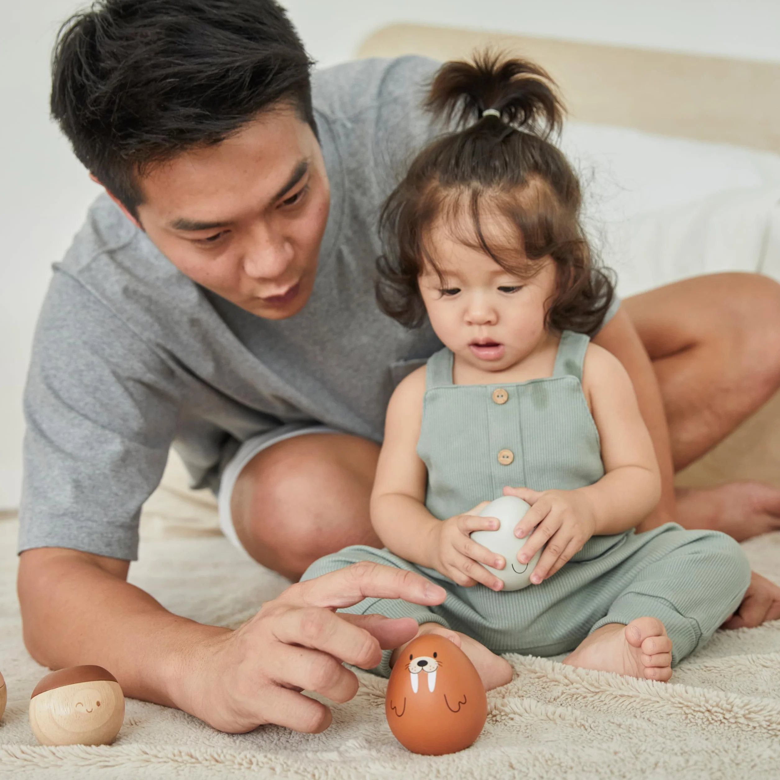 PlanToys Morsa tambaleante – Tentetieso de Madera, Juguete Seguro para bebés
